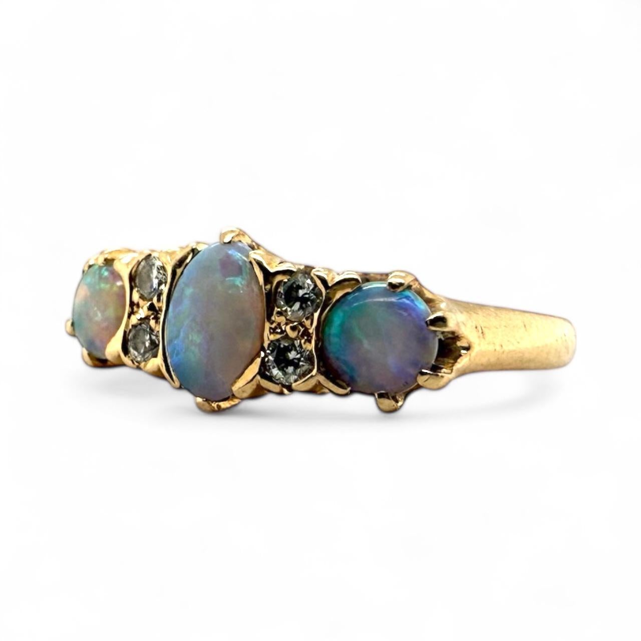 Bague vintage en or jaune 14K avec opale et diamant en vente 1
