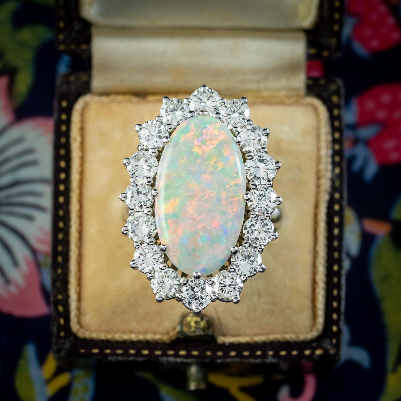 Women's Vintage Opal Diamond Cocktail Ring 12 Ct Opal 4 Ct Diamond For Sale