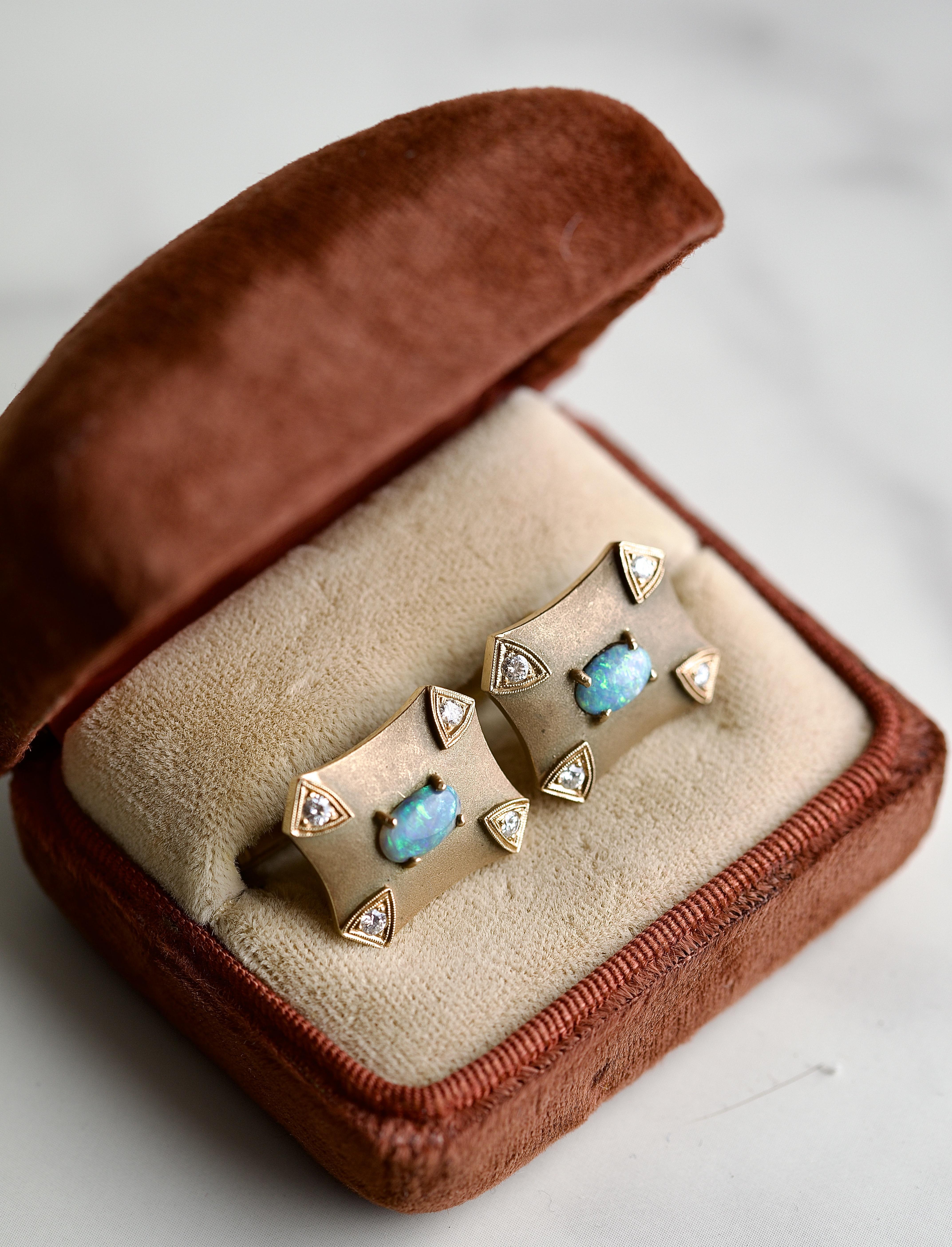 Vintage Opal Diamond Gold Cufflinks In Excellent Condition For Sale In Beverly Hills, CA