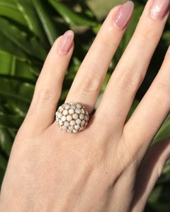 Anello vintage con opale a cupola e pietre incastonate, in oro giallo 14 carati