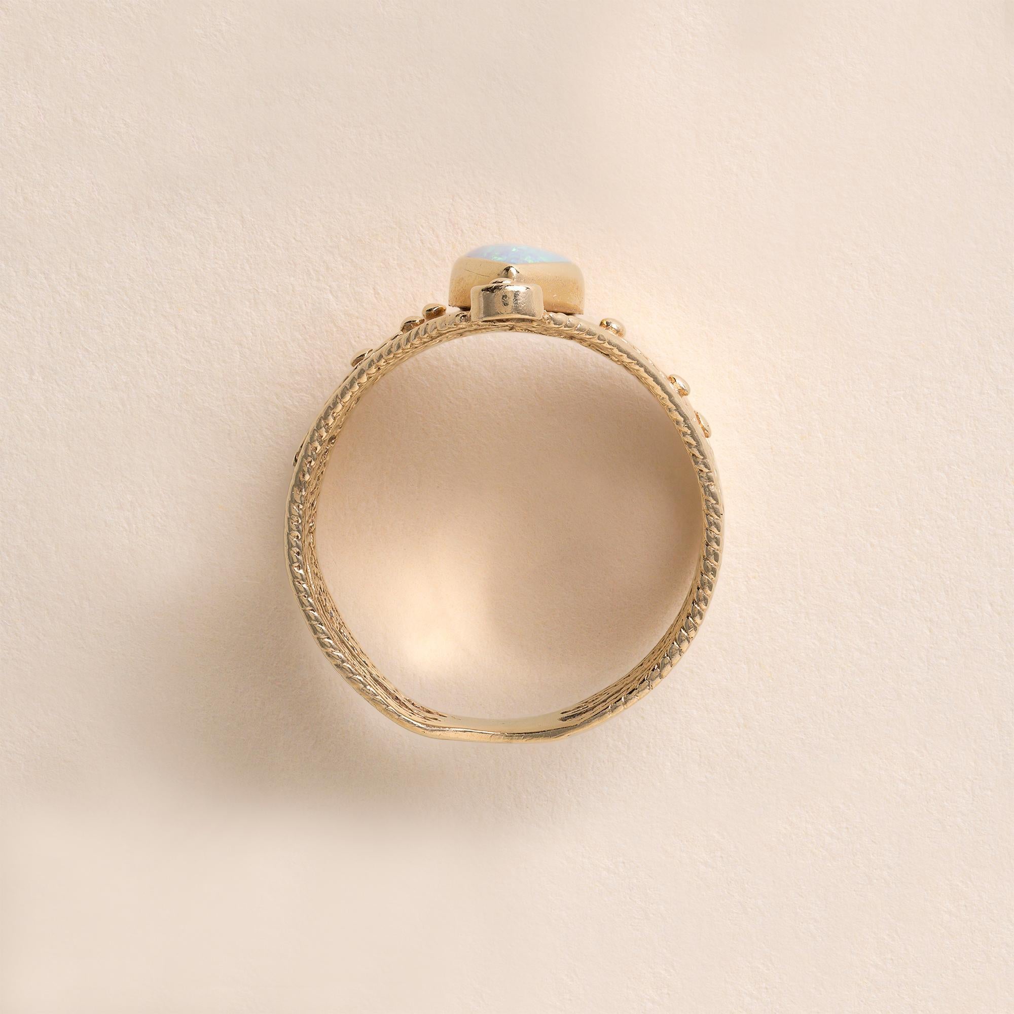 Anello Vintage Opal Pear Shape Princess Crown in oro giallo 14K In condizioni buone in vendita a Los Angeles, CA