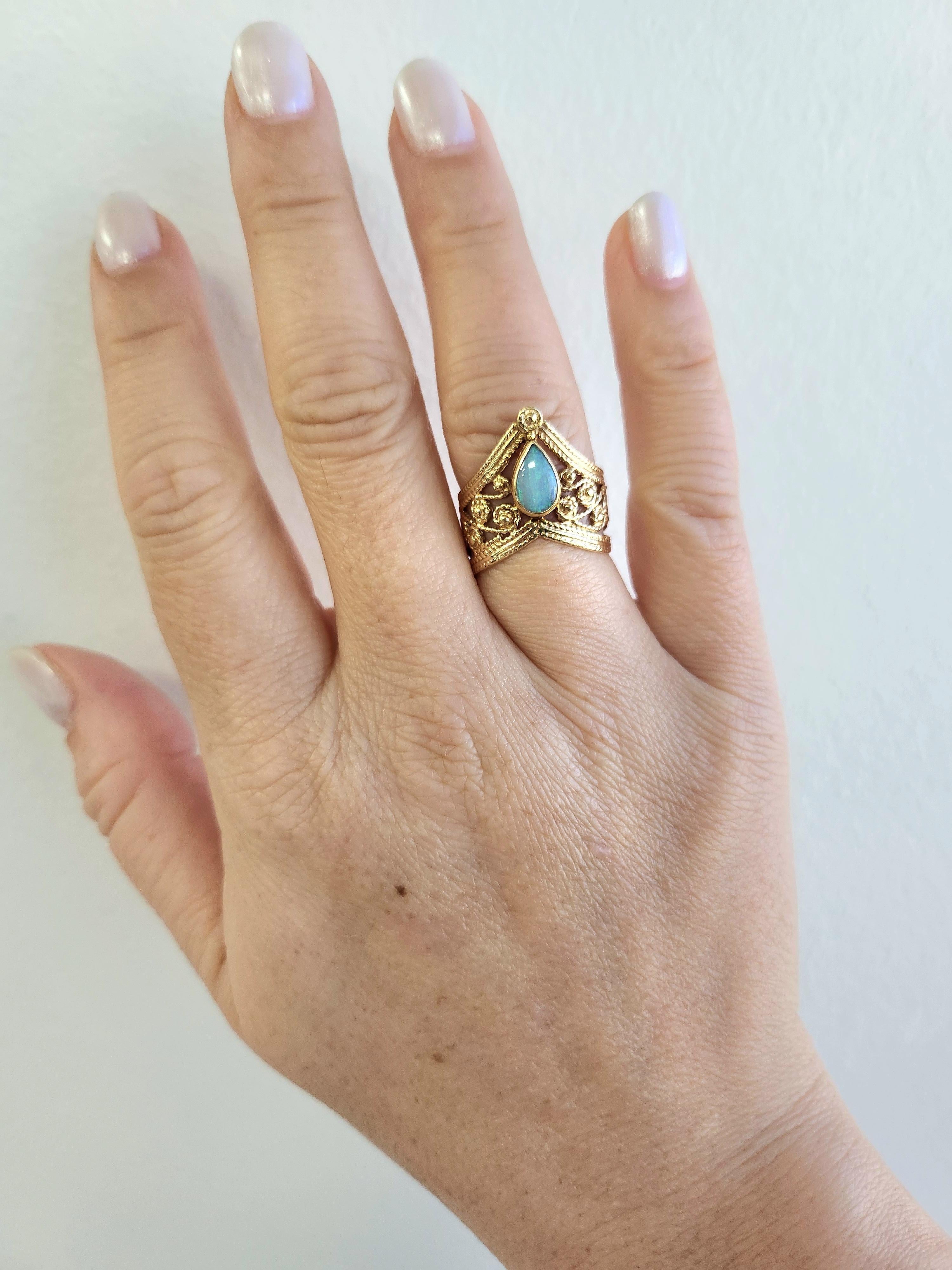 Donna Anello Vintage Opal Pear Shape Princess Crown in oro giallo 14K in vendita