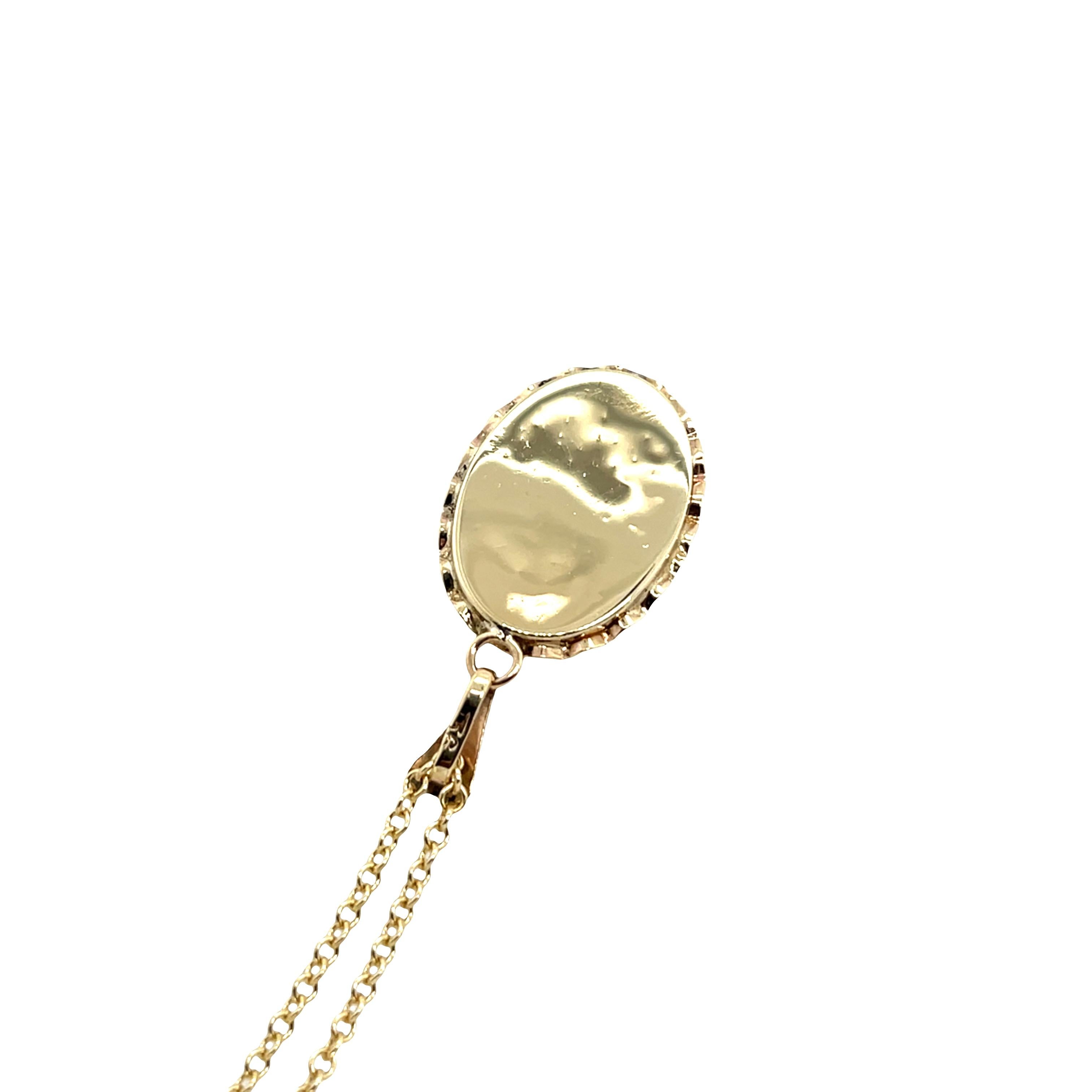 Colgante de ópalo vintage engastado en oro amarillo de 9 ct Corte oval en venta