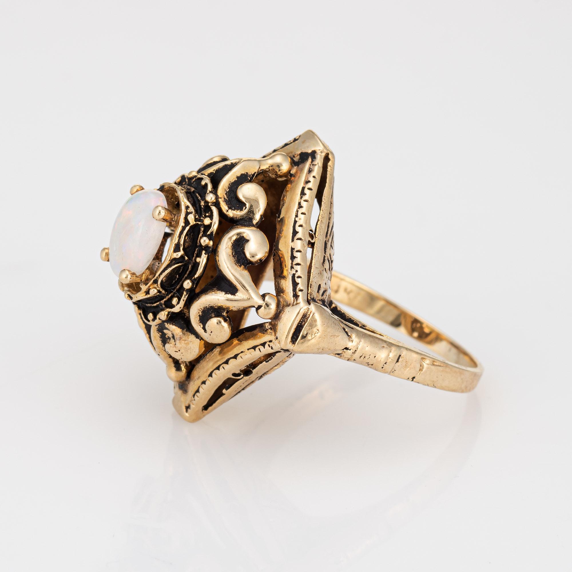 Vintage Opal-Ring 14k Gelbgold Gr. 7 Dreiecks-Cocktailschmuck, fein (Cabochon) im Angebot
