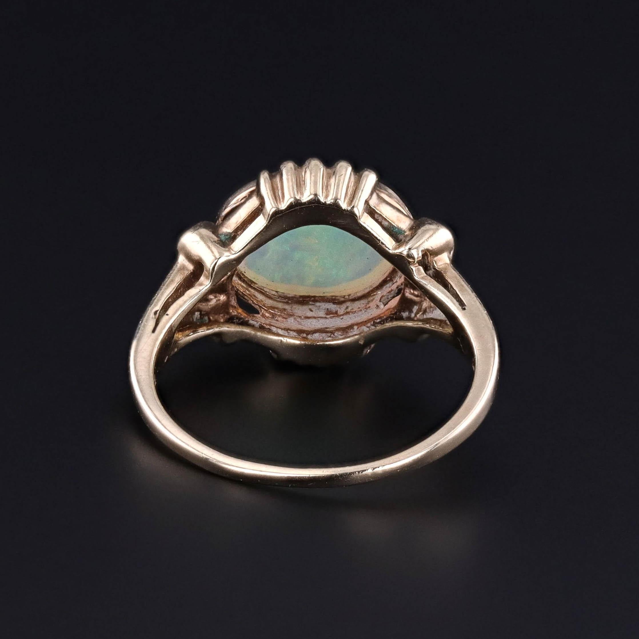 Vintage Opal Ring of 10k Gold In Good Condition For Sale In Lewisburg, PA