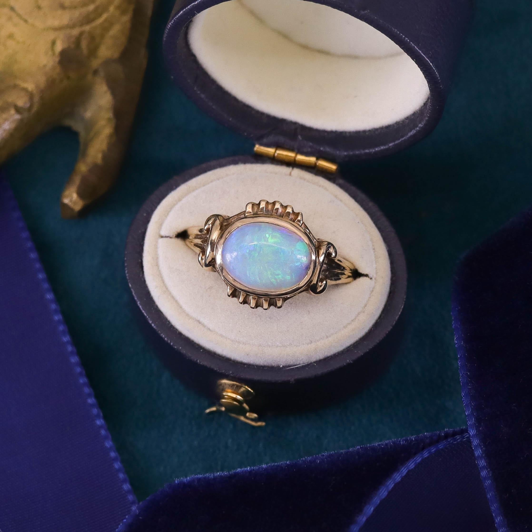 Vintage Opal Ring of 10k Gold For Sale 2