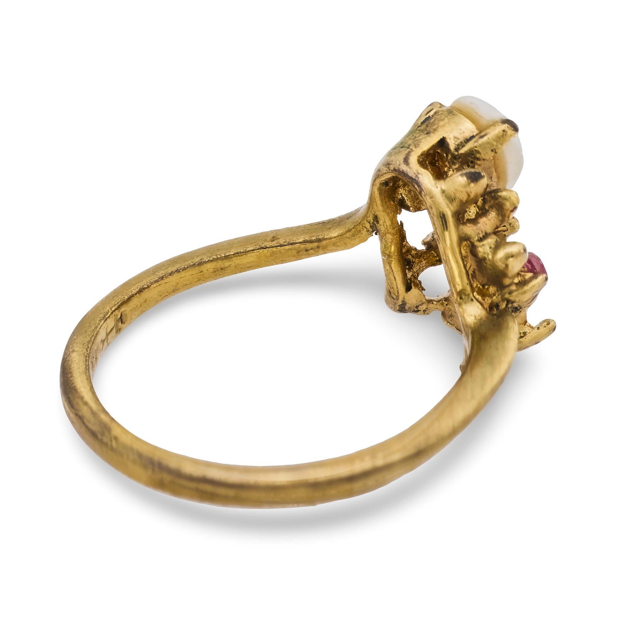 Bague vintage en or jaune 14k avec opale et rubis Bon état - En vente à Beverly Hills, CA