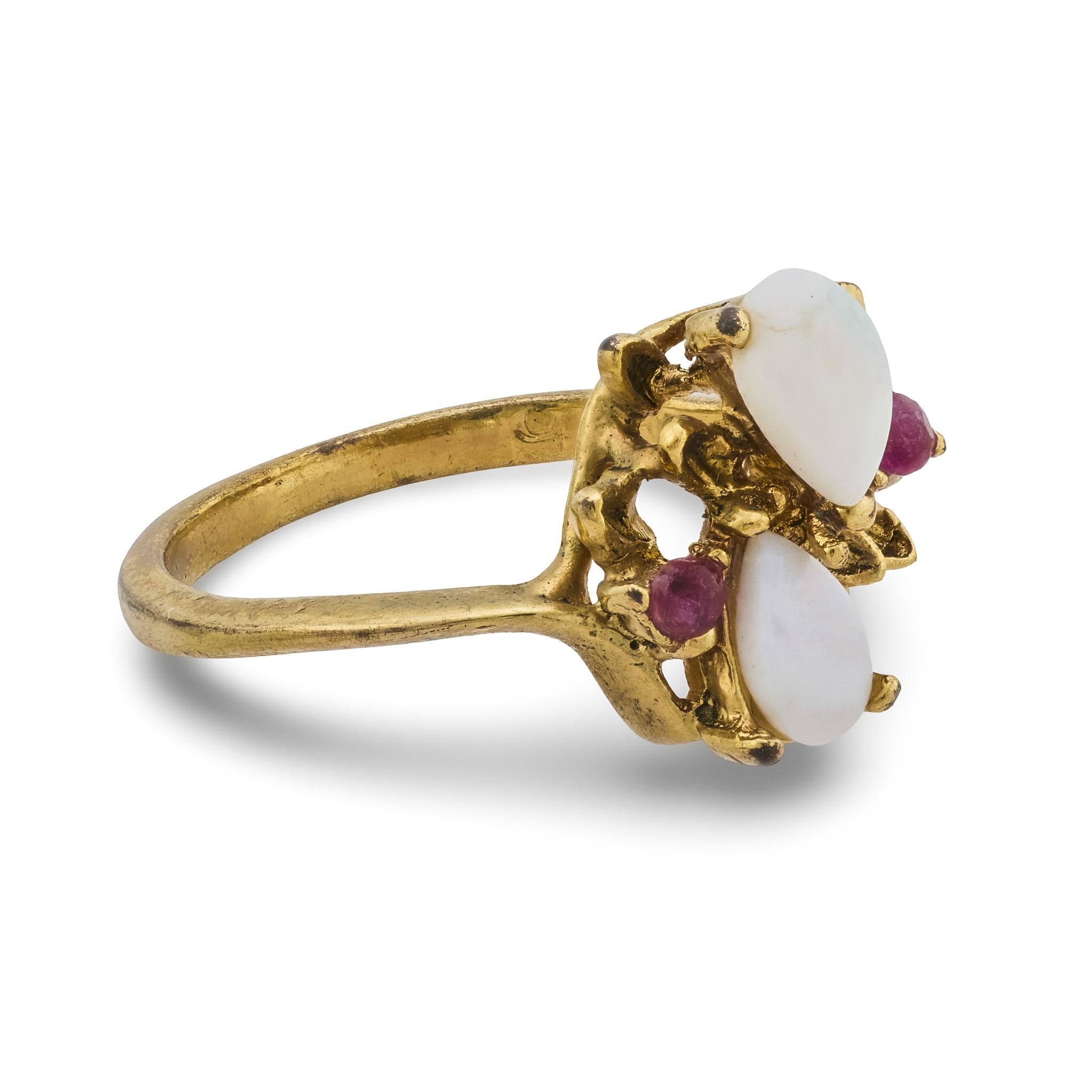 Bague vintage en or jaune 14k avec opale et rubis Pour femmes en vente