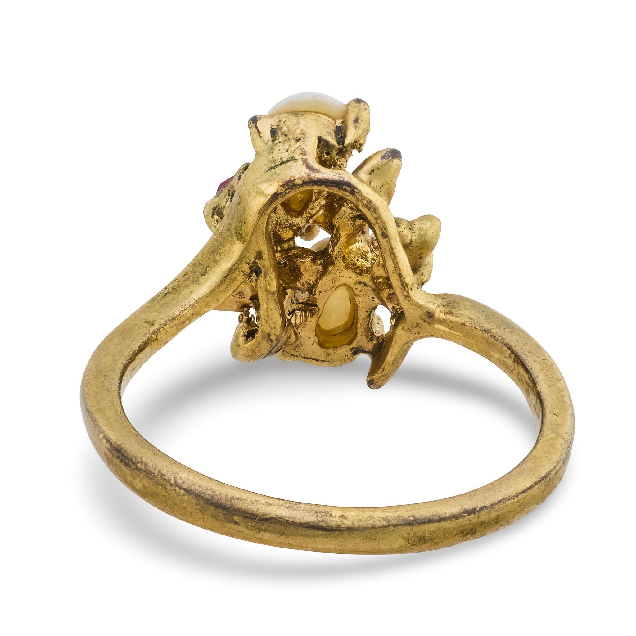Bague vintage en or jaune 14k avec opale et rubis en vente 1