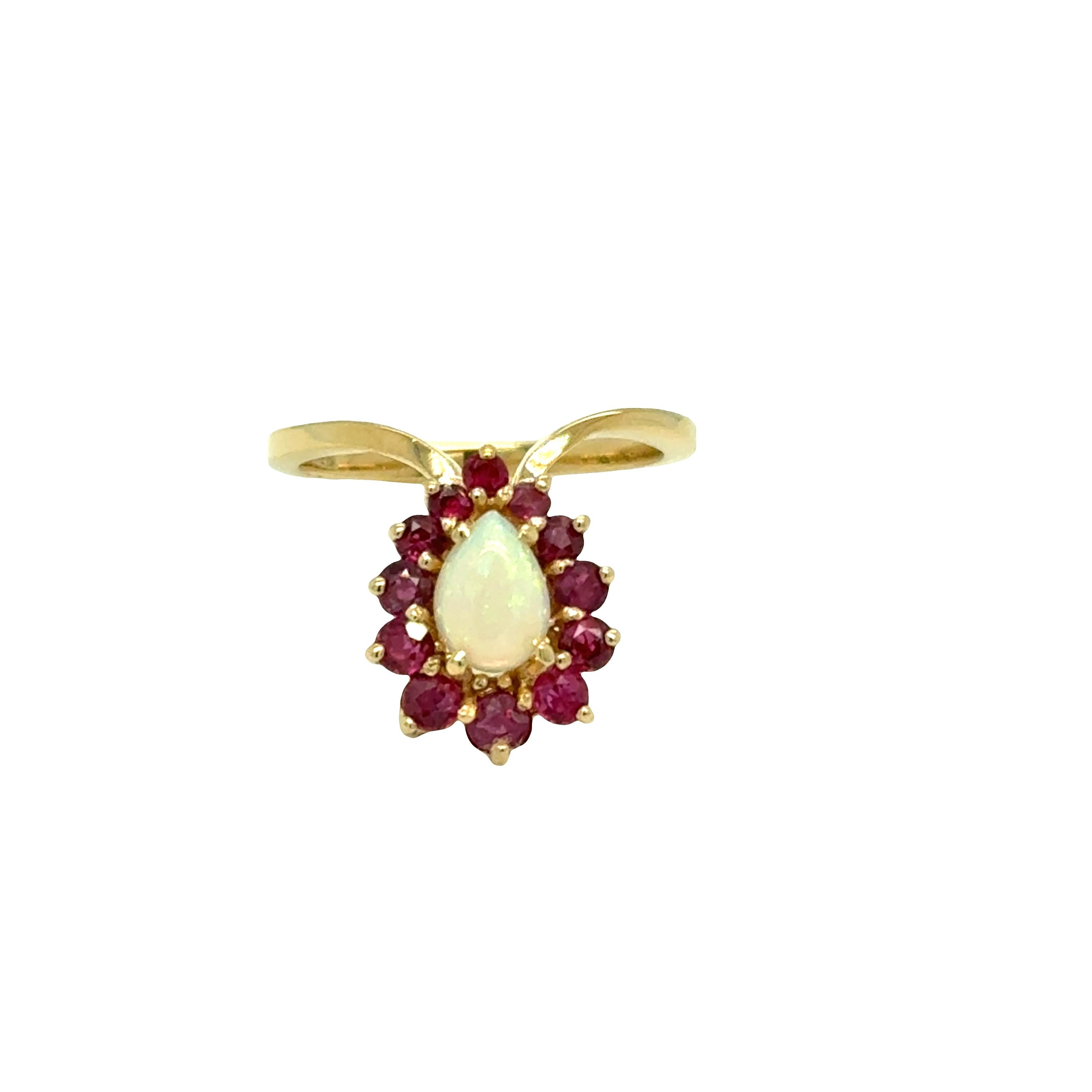 Vintage Opal & Ruby Chevron Ring – 14k Yellow Gold im Angebot 4