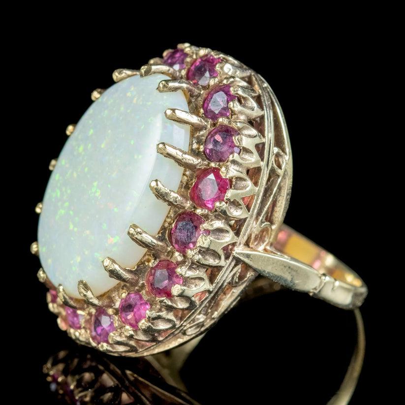 Vintage-Cocktailring mit Opal und Rubin aus 14 Karat Opal, datiert 1977 (Brillantschliff) im Angebot