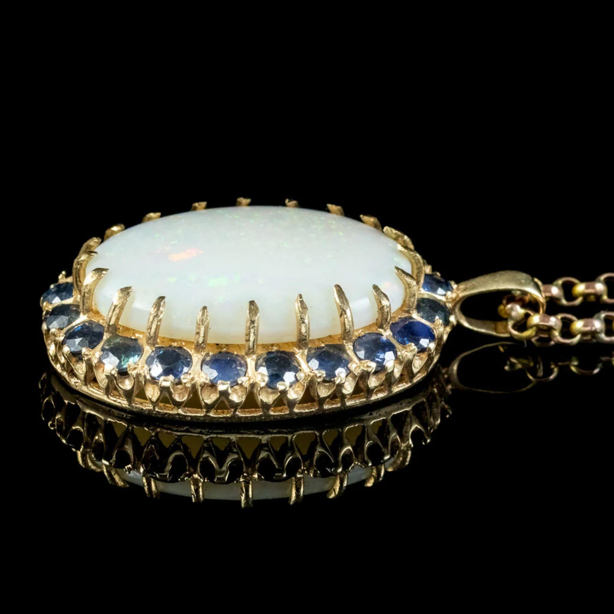 Vintage-Halskette mit Opal-Saphir-Anhänger aus 9 Karat Gold und 25 Karat Opal Damen im Angebot
