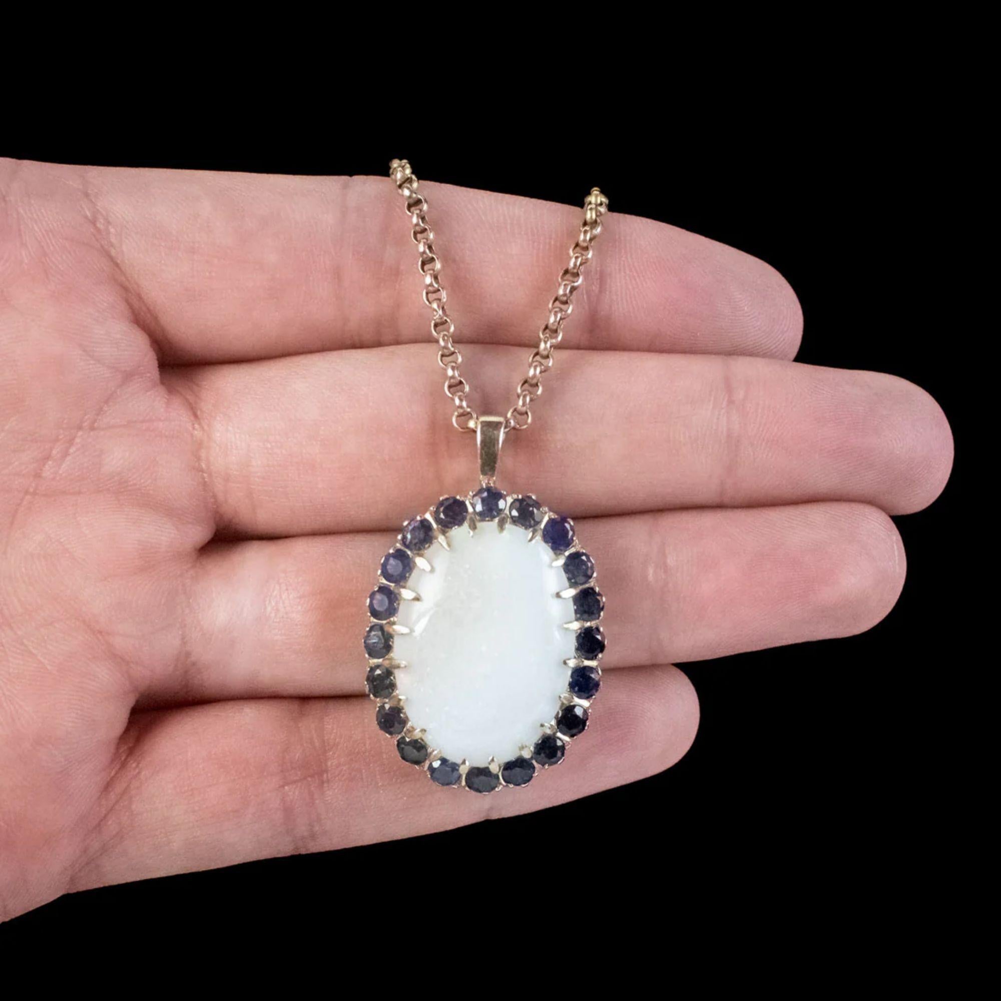 Vintage-Halskette mit Opal-Saphir-Anhänger aus 9 Karat Gold und 25 Karat Opal im Angebot 2