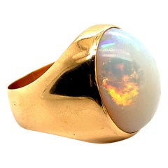 Bague sigillaire vintage en or jaune 18 carats avec opale, c. 1960