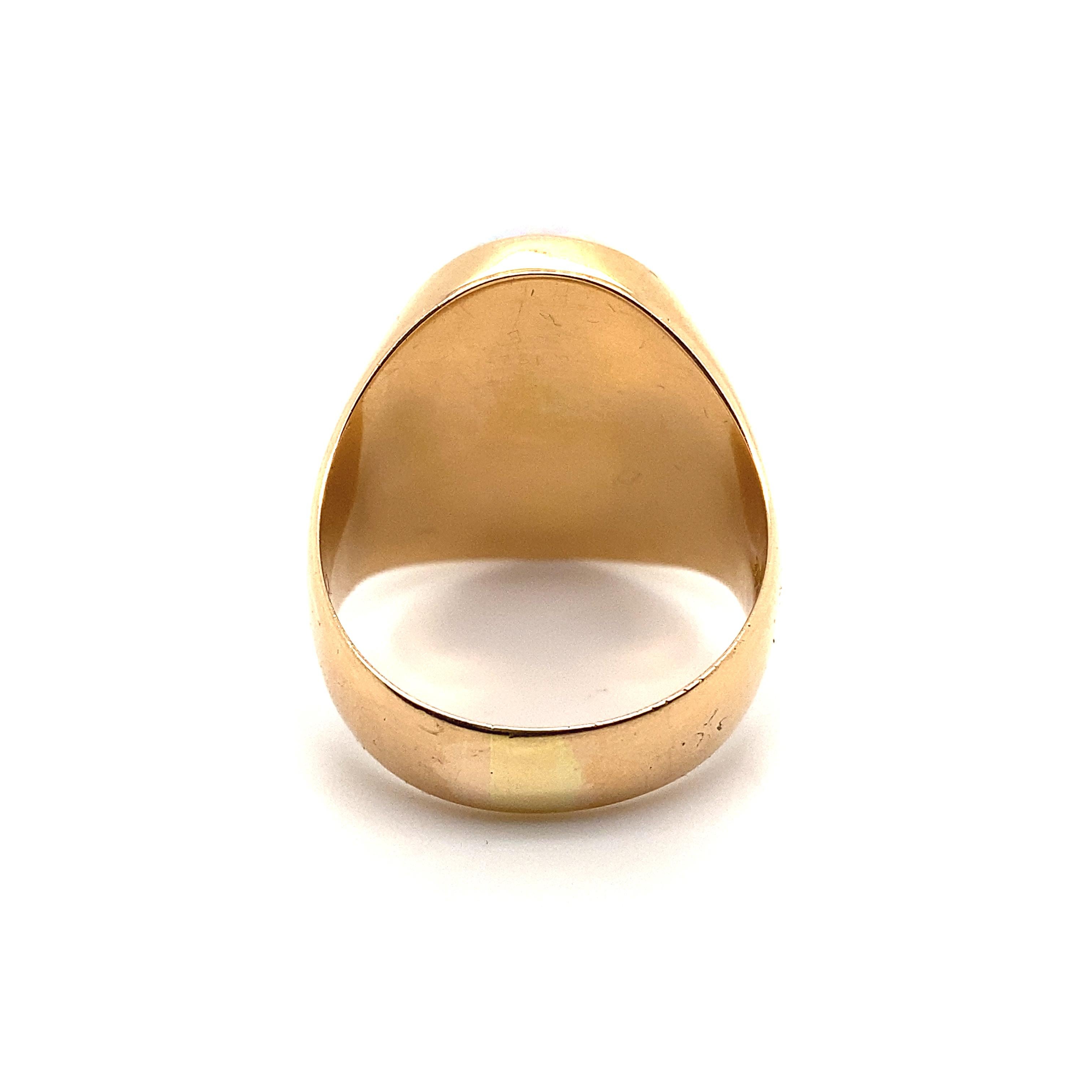 Vintage Opal Signet Ring 18 Karat Yellow Gold, Circa 1960 In Good Condition In London, GB