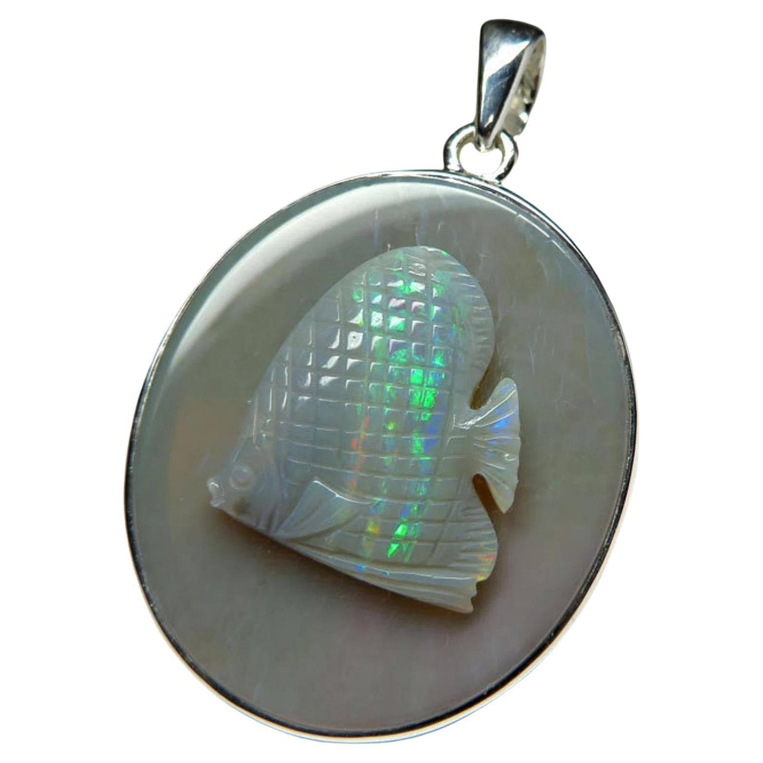 Vintage Opal Silver Pendant Natural Australian Carving Gemstone Unisex fish en vente