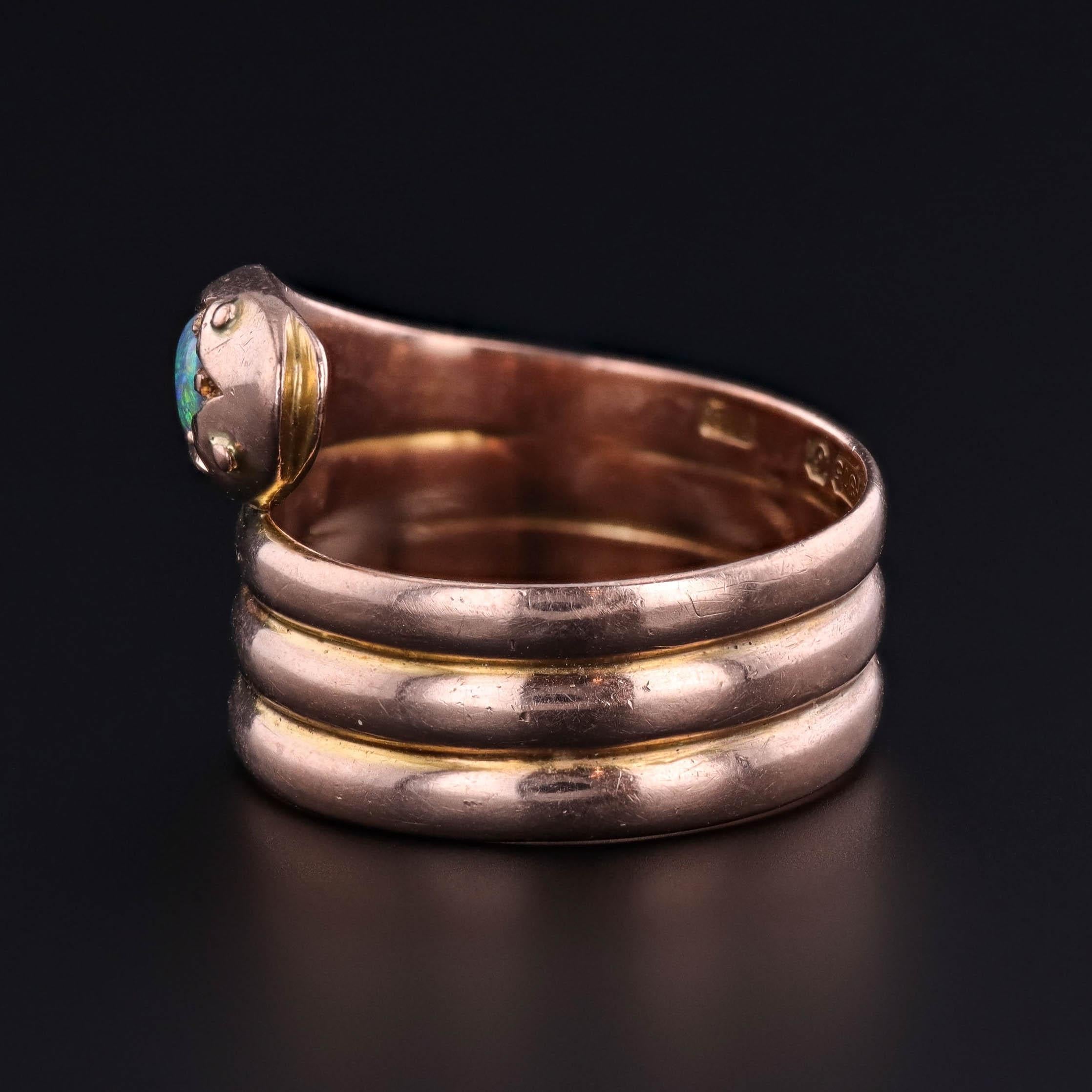Cabochon Anello a serpente con opale d'epoca in oro 9ct in vendita