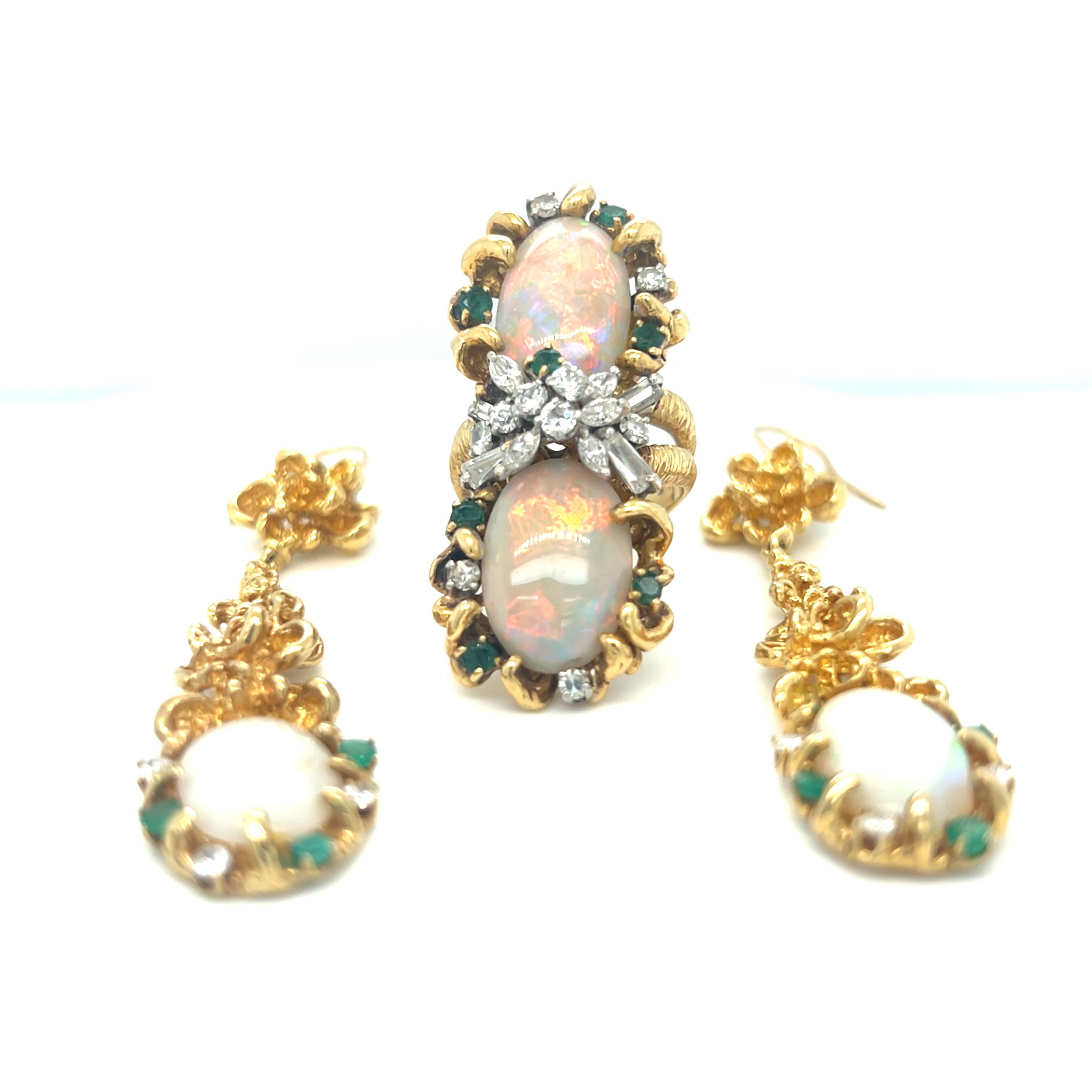 Vintage Opal Suite Ring and Earrings with Diamond and Emerald 18K Yellow Gold For Sale 5