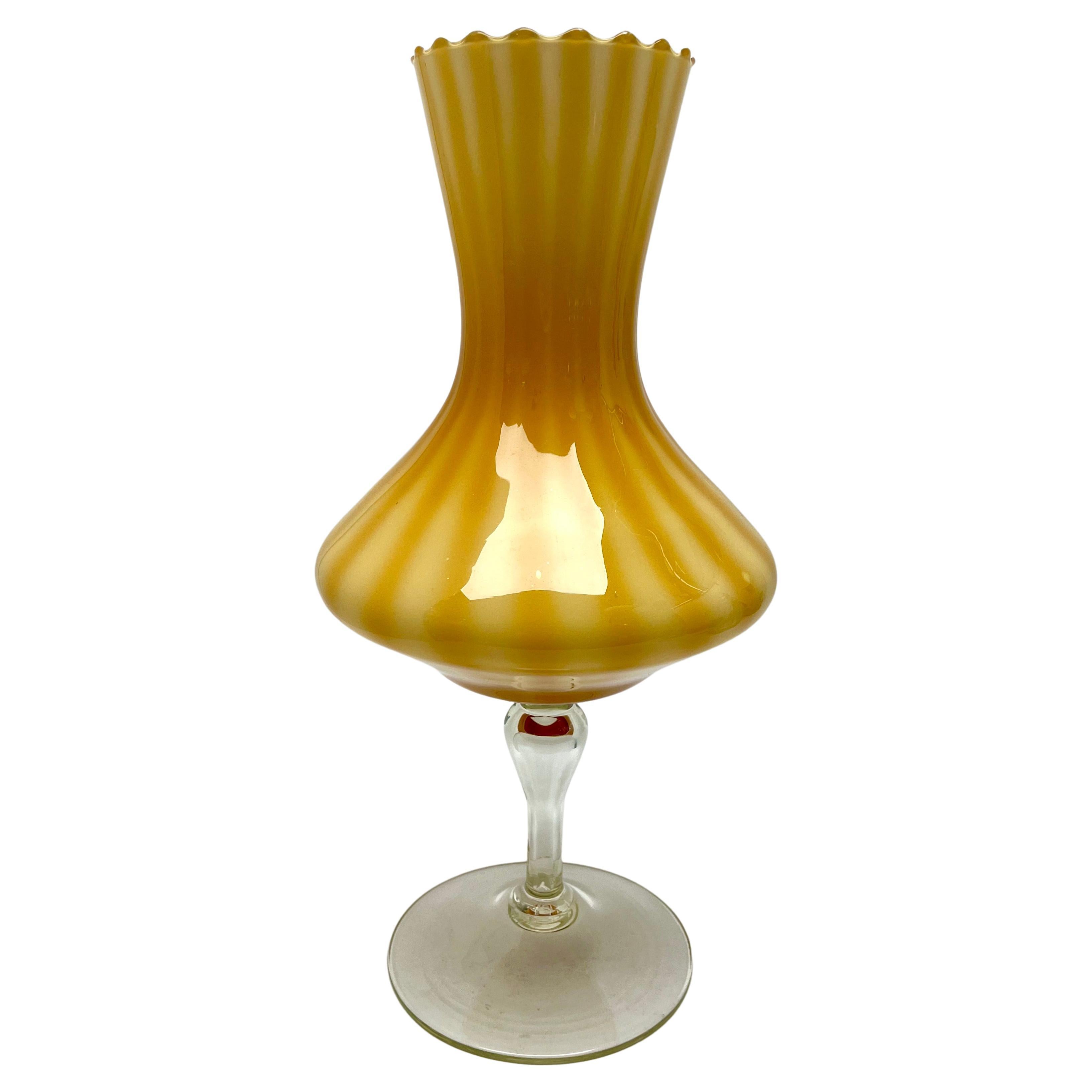 Opalisierende italienische Opalvase auf Fuß aus Florenz, 1950er Jahre, Vintage im Angebot