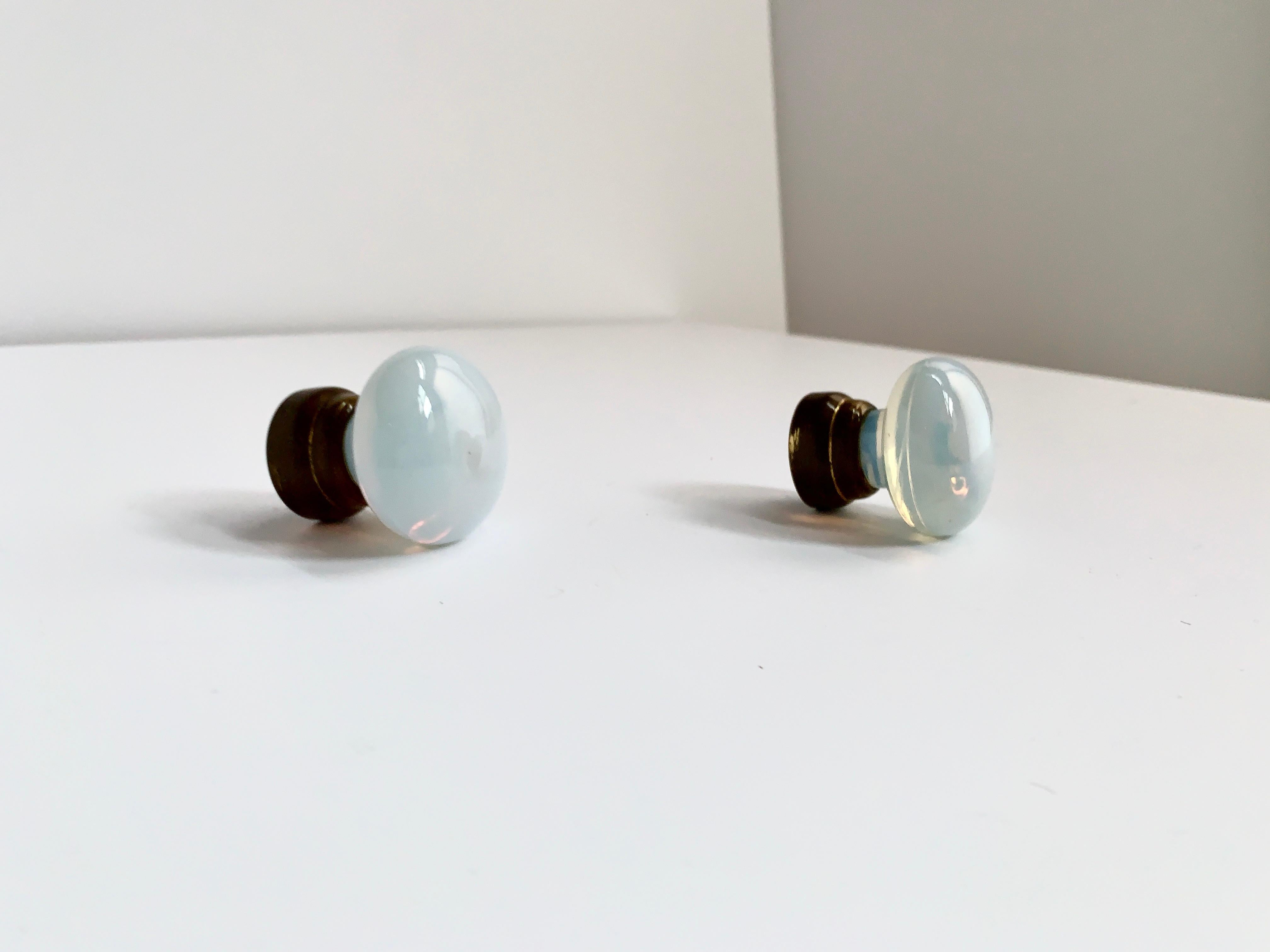 Vintage opaline art glass knob handle set of 2, bronzed brass base, 1960s. Quite heavyweight /. Substantial. Radiant, dazzling opaline. Art Deco delight, but hardware appears to be midcentury. Most likely Portuguese or Spanish production.