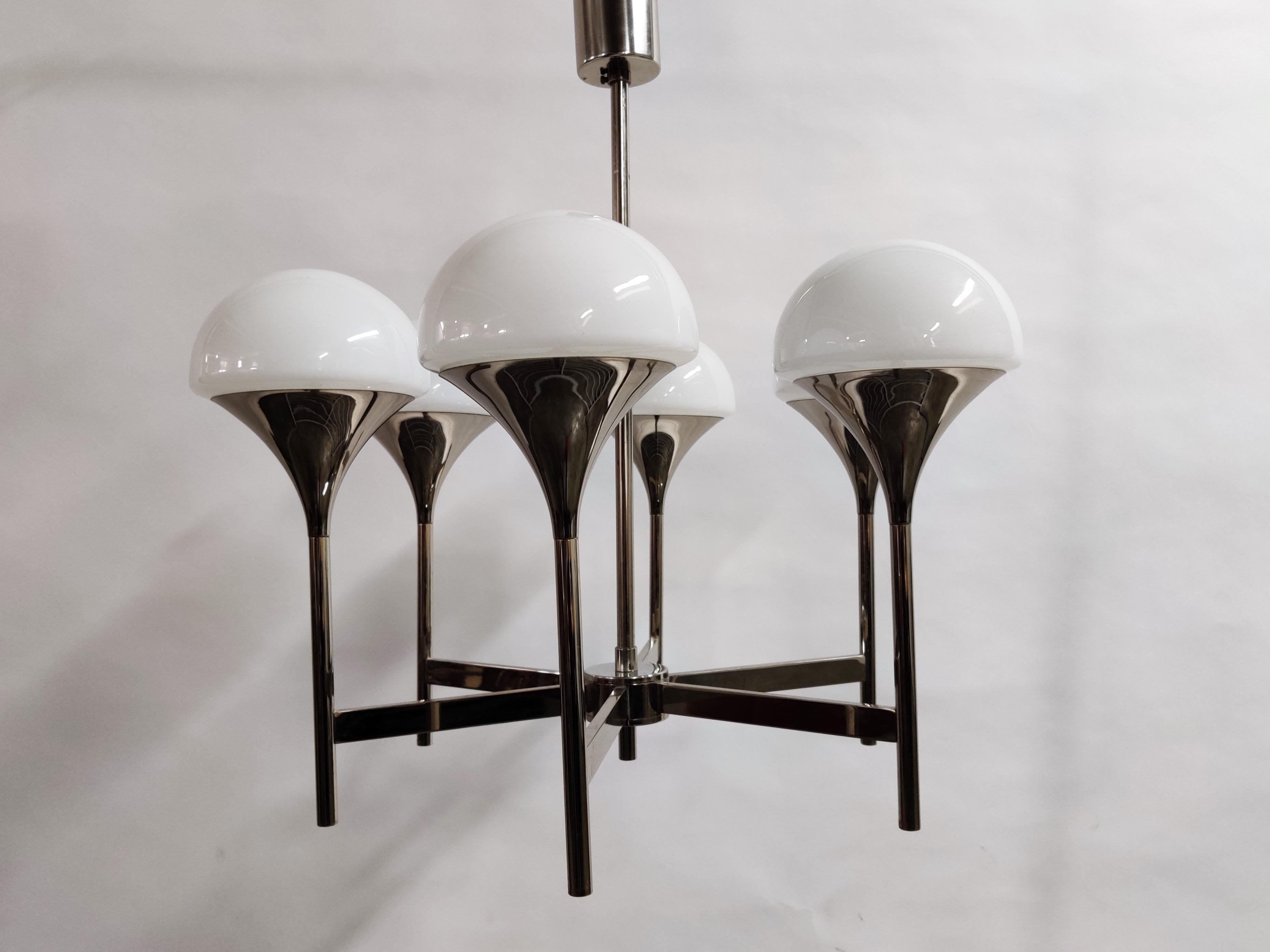 Midcentury chrome and opaline glass chandelier designed by Goffredo Reggiani.

This 6-armed chandelier features half round opaline globes emitting a warm light.

The chandelier has 6 E14 light points.

The lamp has been tested.

1970s,