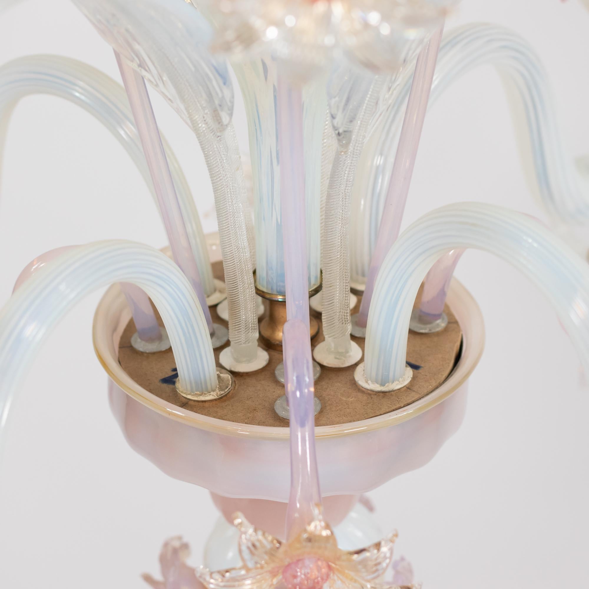 Lampadario opalino di Murano d'epoca alla maniera di Giuseppe Briati in vendita 4