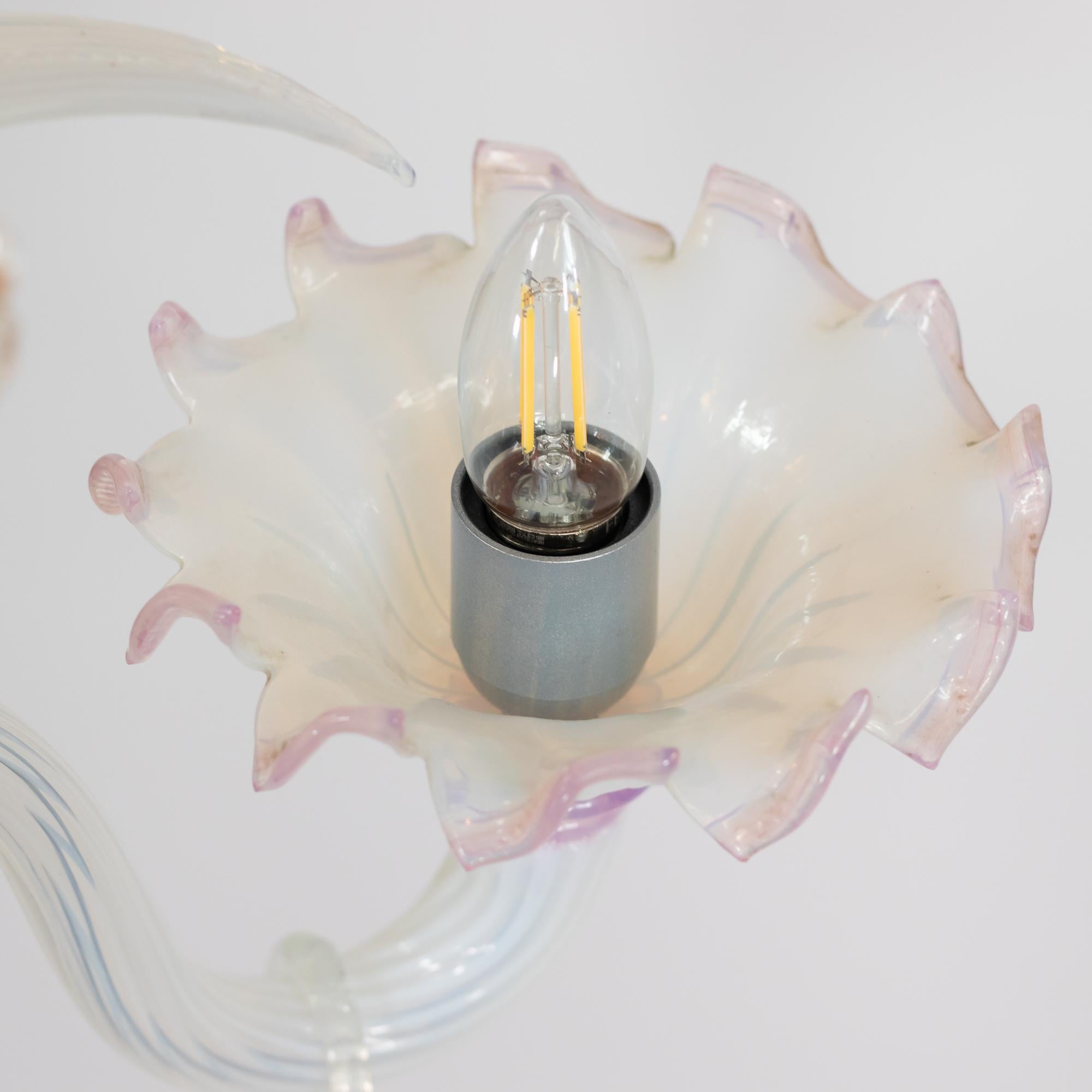 Lampadario opalino di Murano d'epoca alla maniera di Giuseppe Briati in vendita 5