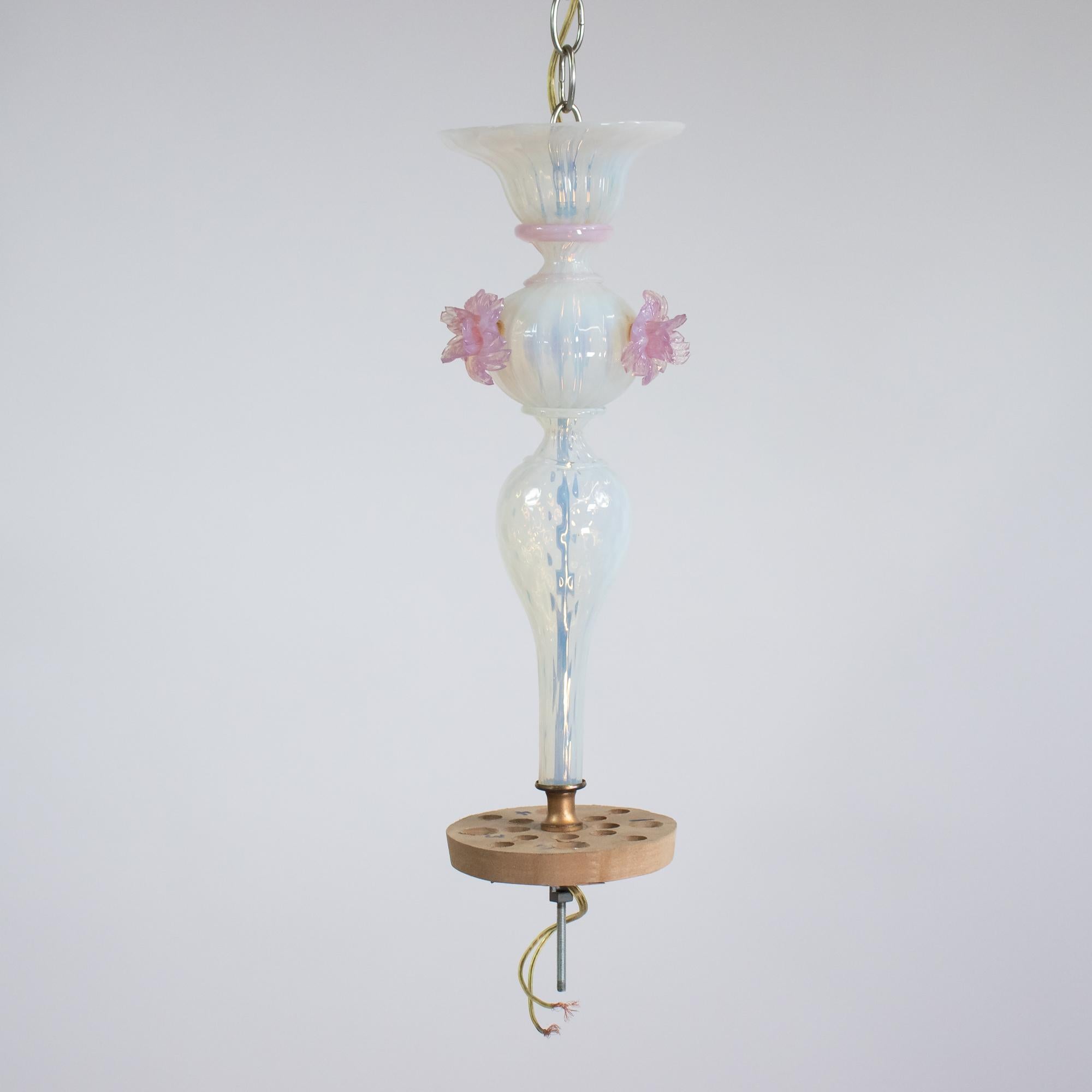 Lampadario opalino di Murano d'epoca alla maniera di Giuseppe Briati in vendita 8