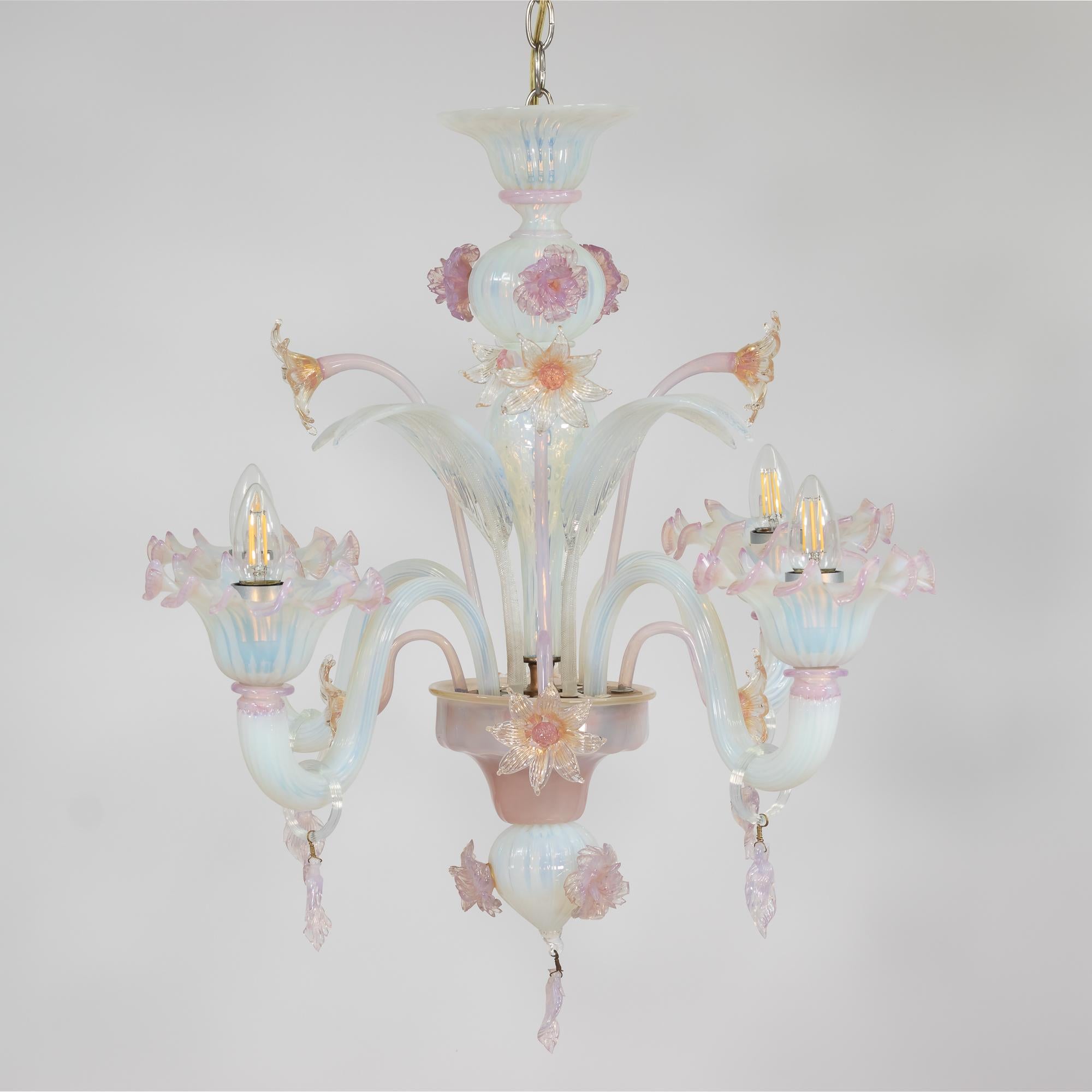 Lampadario opalino di Murano d'epoca alla maniera di Giuseppe Briati in vendita 9