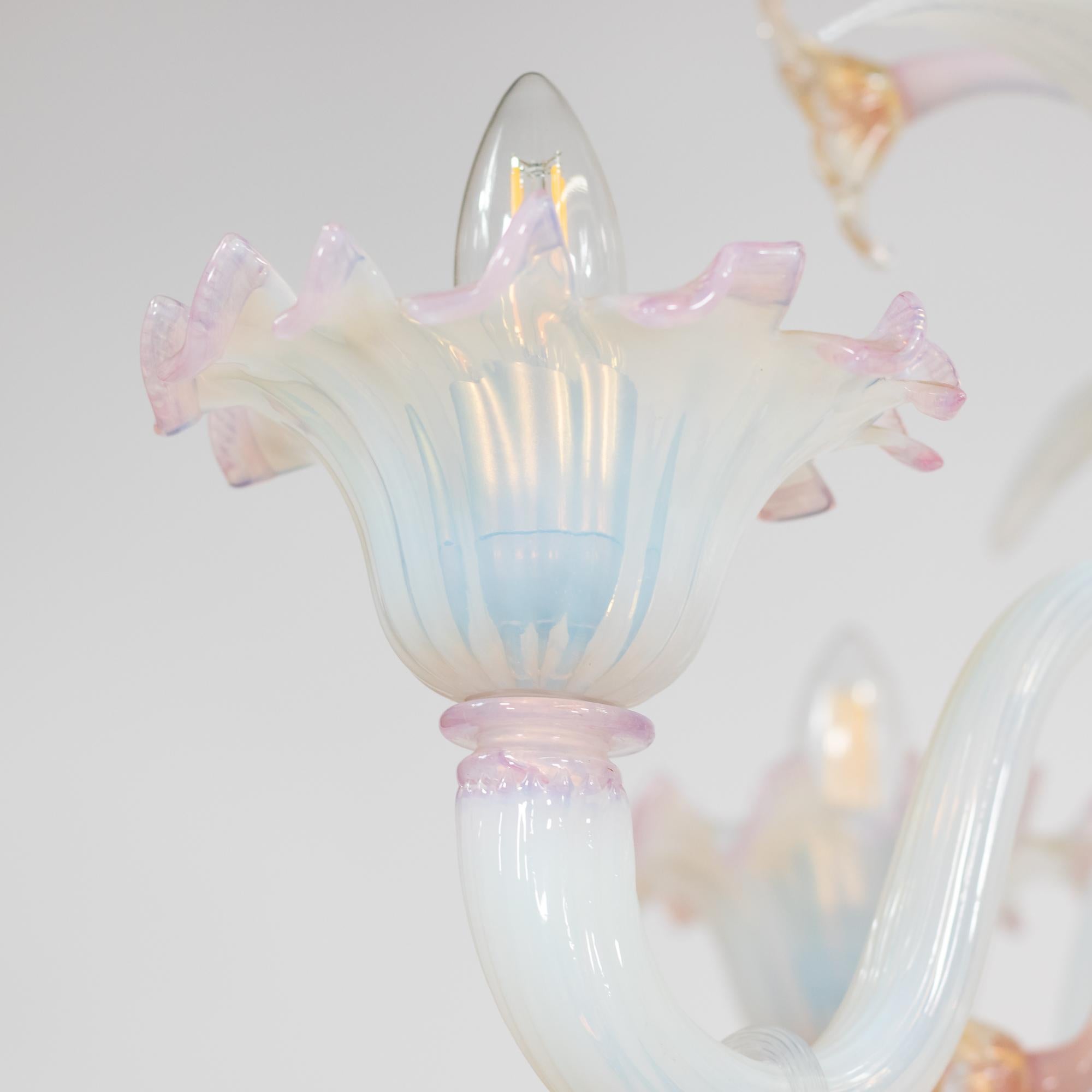 Lampadario opalino di Murano d'epoca alla maniera di Giuseppe Briati in vendita 10