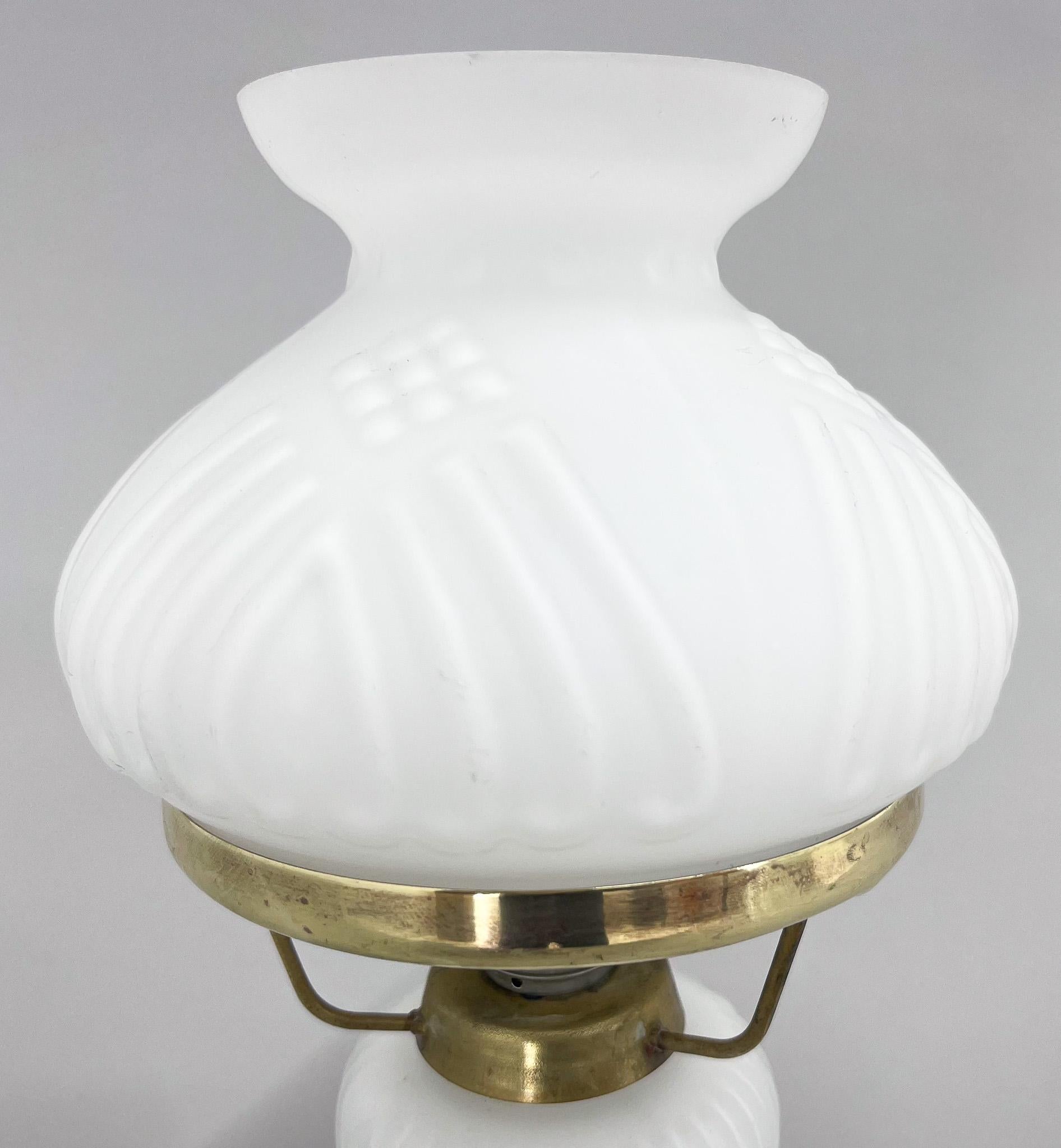 20th Century Vintage Opaline Glass & Brass Table Lamp For Sale