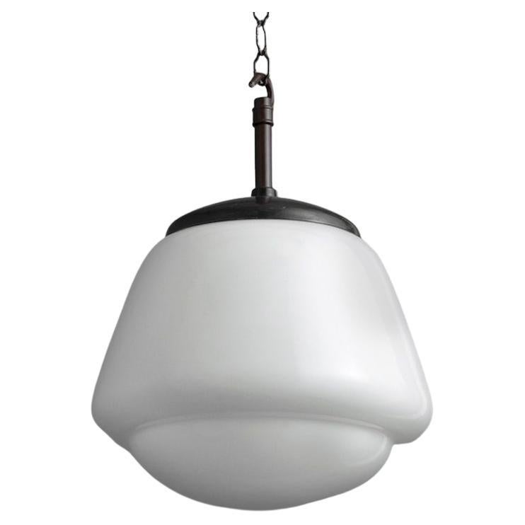 Lampada a sospensione a più livelli in vetro opalino vintage