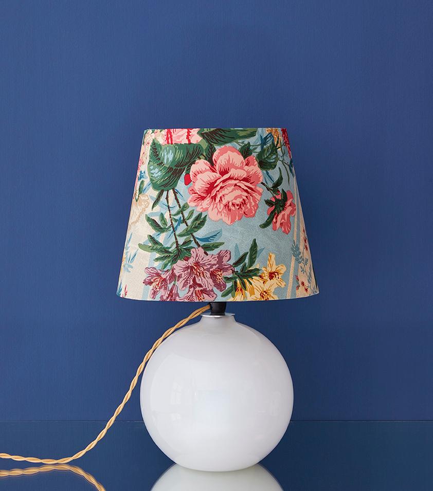 France, 1930's

Table lamp in opaline glass with customized shade by The Apartment.

Measures: H 45 x Ø 26 cm.