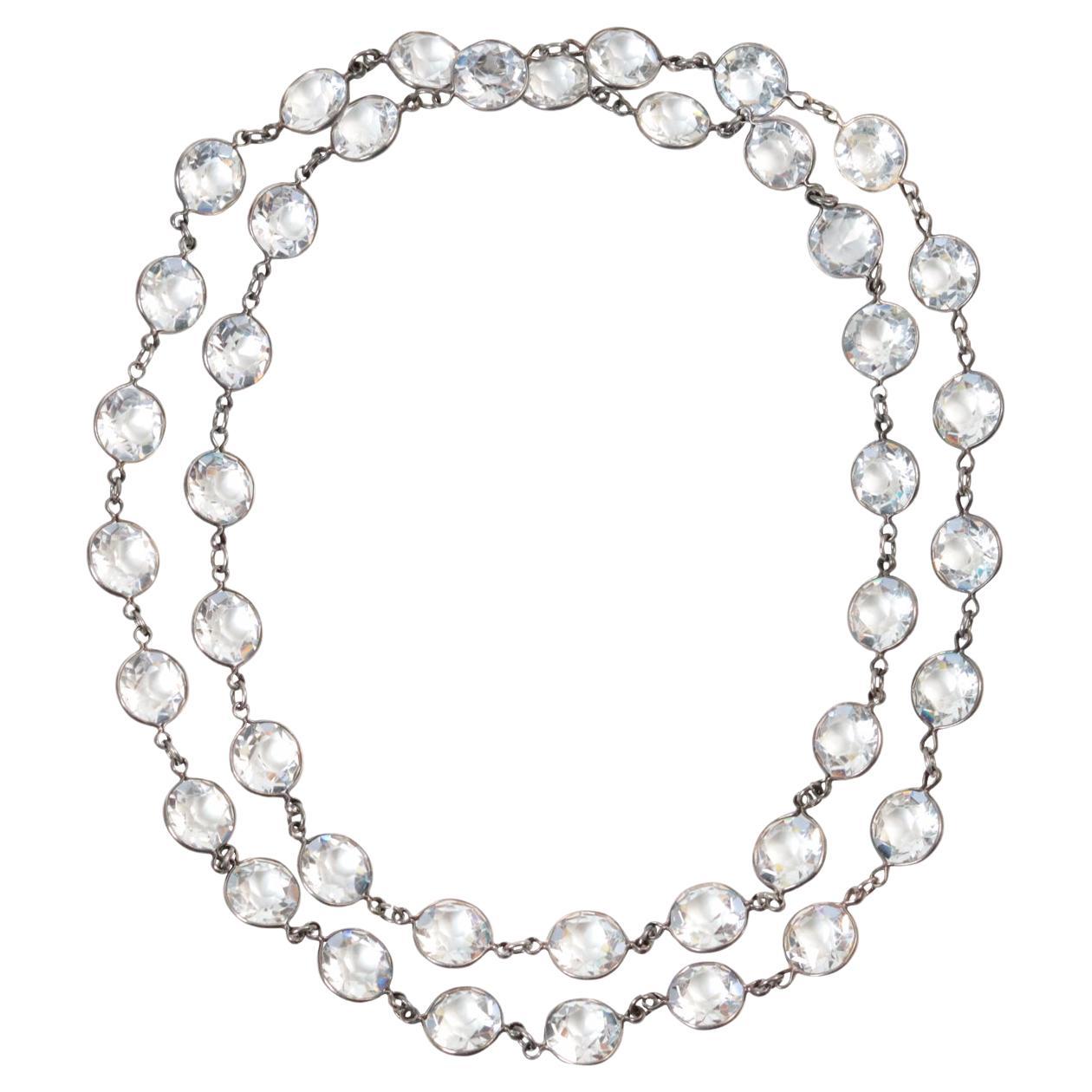 Moderne Collier Sautoir Vintage à dos ouvert en cristal Circa 1920s en vente