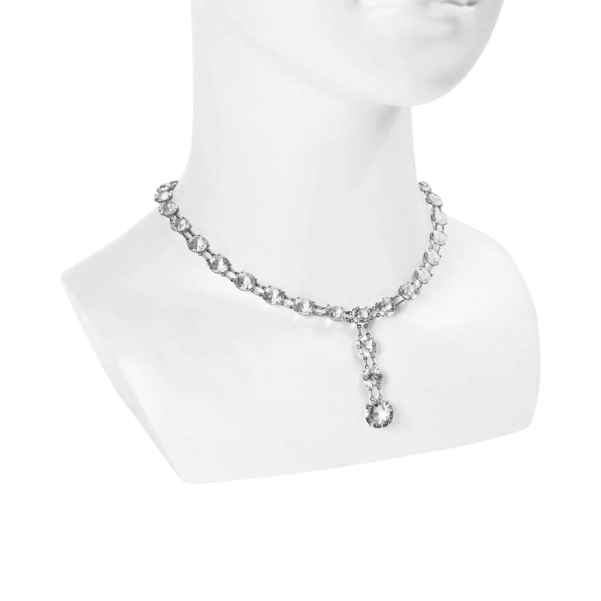 Collar Vintage de Cristal con Espalda Abierta y Pieza Colgante Circa Años 20 en venta 3