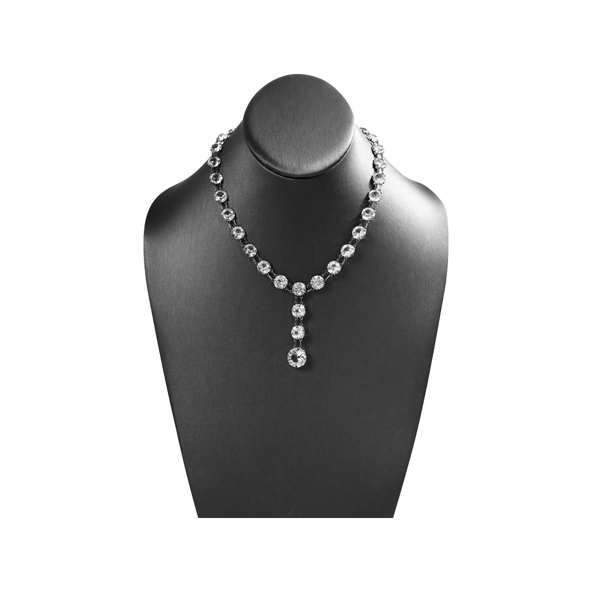 Collar Vintage de Cristal con Espalda Abierta y Pieza Colgante Circa Años 20 en venta 4