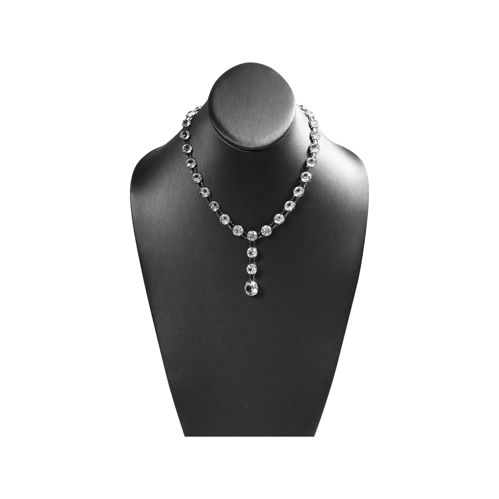 Collar Vintage de Cristal con Espalda Abierta y Pieza Colgante Circa Años 20 en venta 6