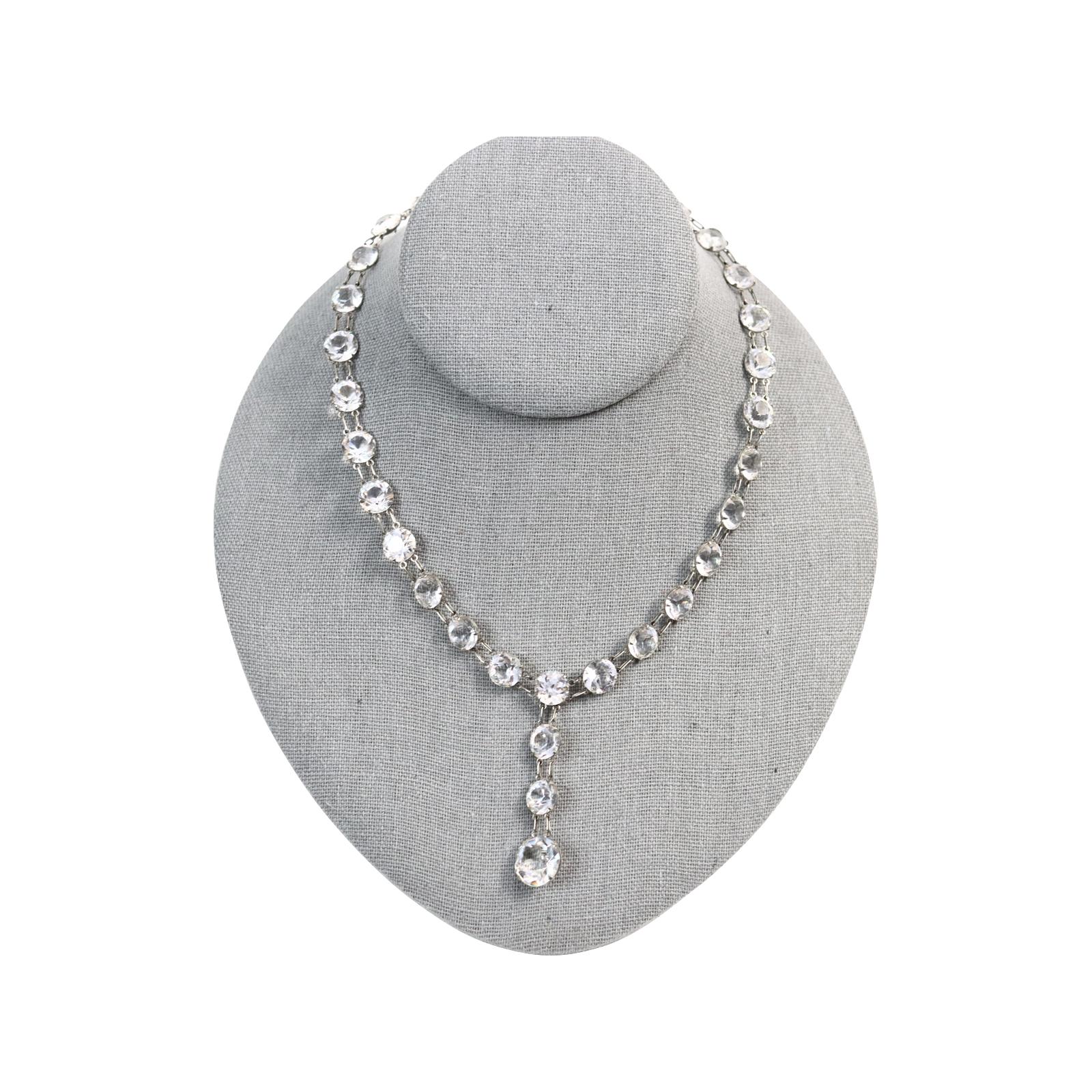 Vintage Open-Back Crystal Halskette mit baumelnden Stück. Die Kristalle sind in einem silberfarbenen Sockel mit doppelten Gliedern eingefasst.  Sie sehen aus wie Diamanten auf der Haut und sind wirklich wunderschön. Die größten Händler aus Indien
