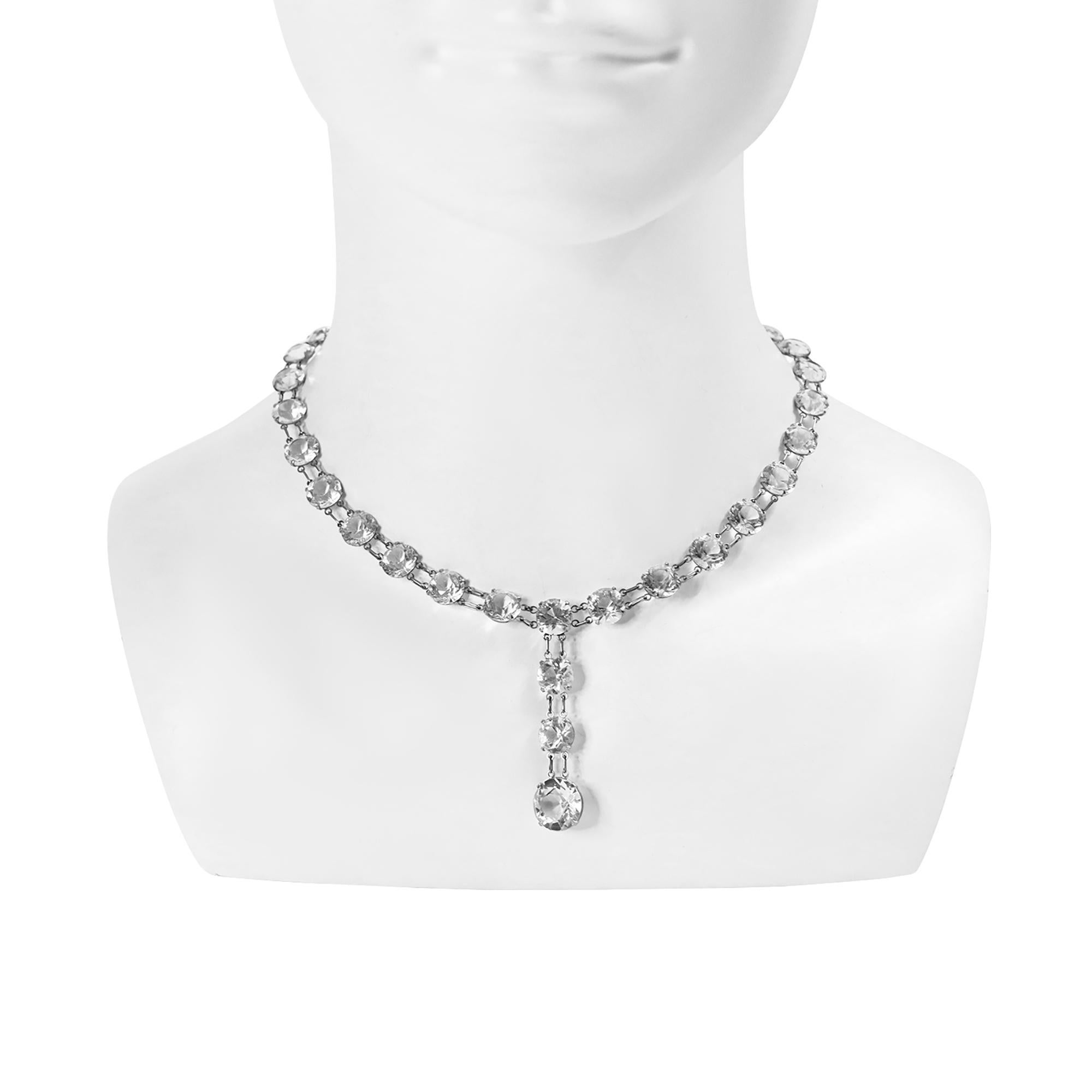 Collar Vintage de Cristal con Espalda Abierta y Pieza Colgante Circa Años 20 en venta 1