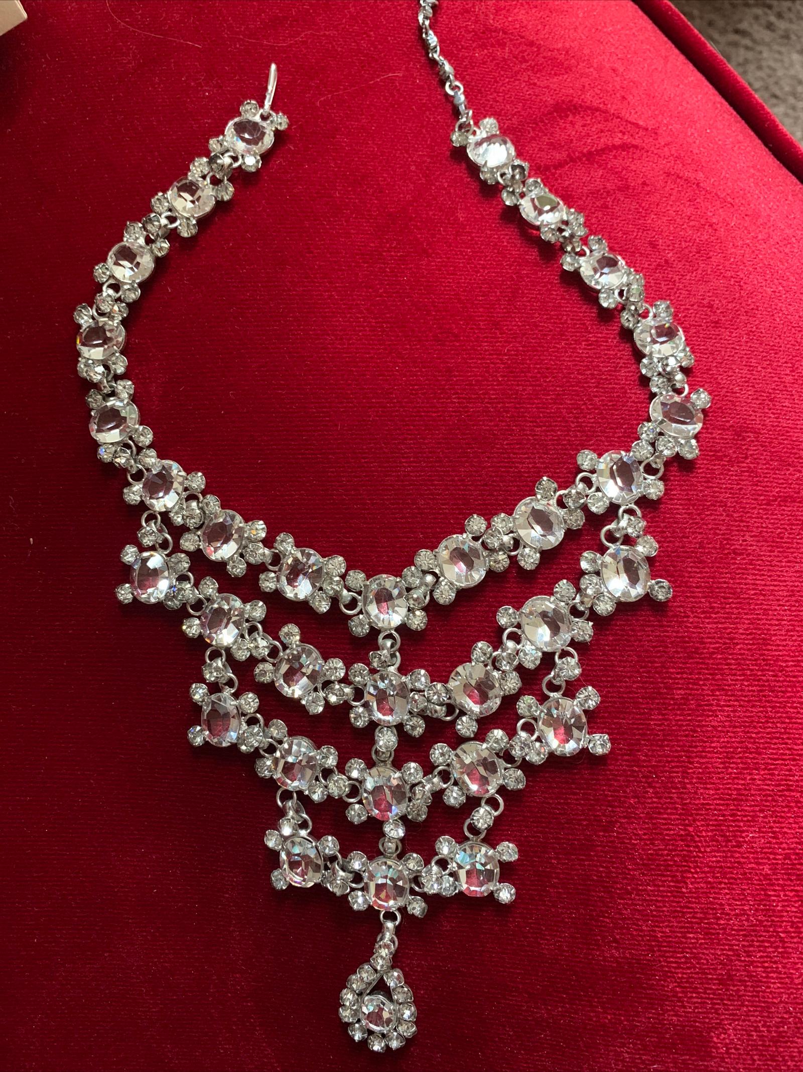 
Stand out in the crowd with this Incredible RARE Vintage Huge Open Back Rhinestone Bib Necklace 1950s.
Absolutely stunning piece 
Vintage from 1950s era .
Hook fastening with extender chain .
Stunning diamanté glass crystals , all original and