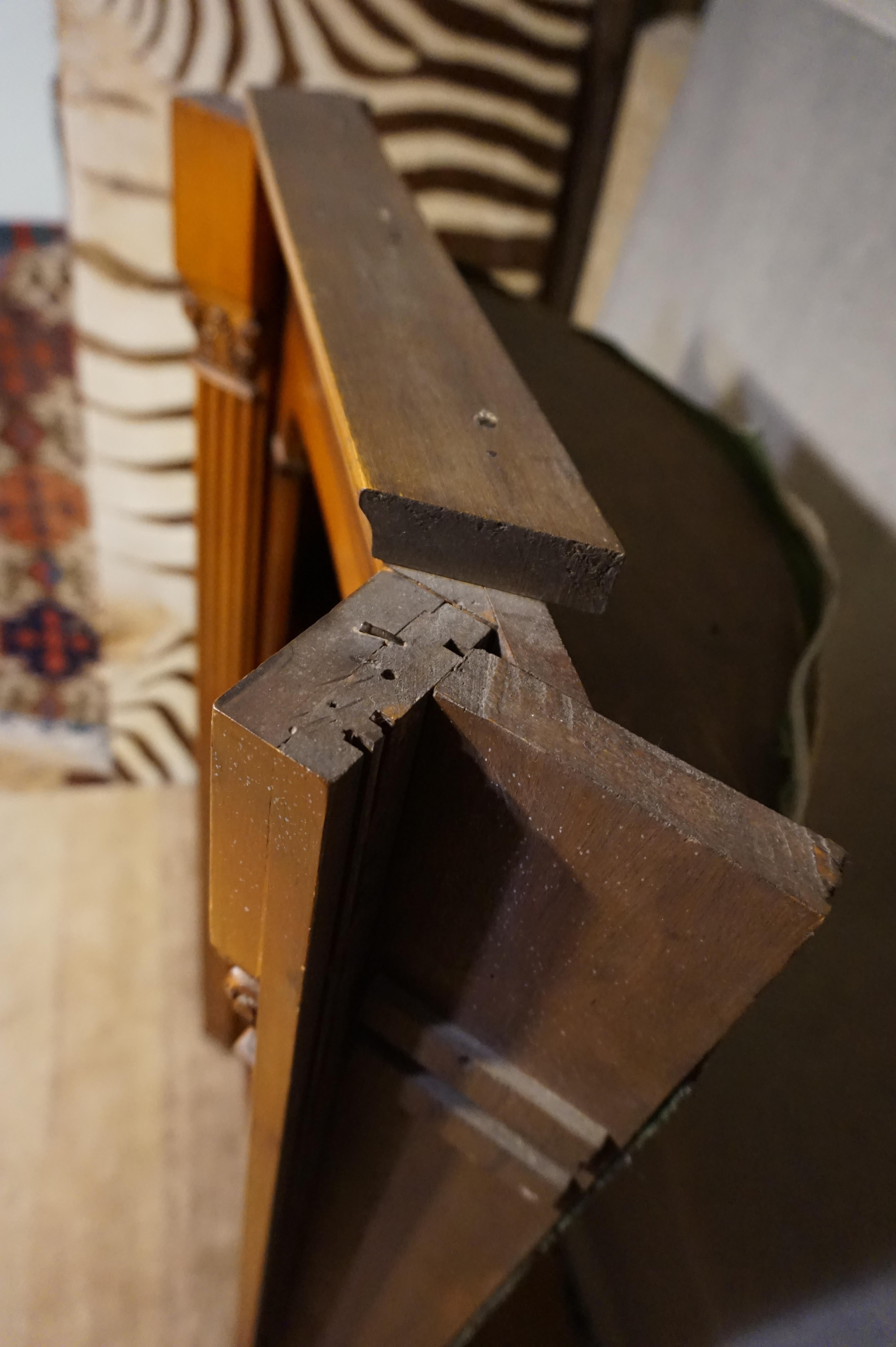 Offener neoklassizistischer Ahornholzschrank mit Eckregalschrank aus Ahornholz, Vintage (Mitte des 20. Jahrhunderts) im Angebot