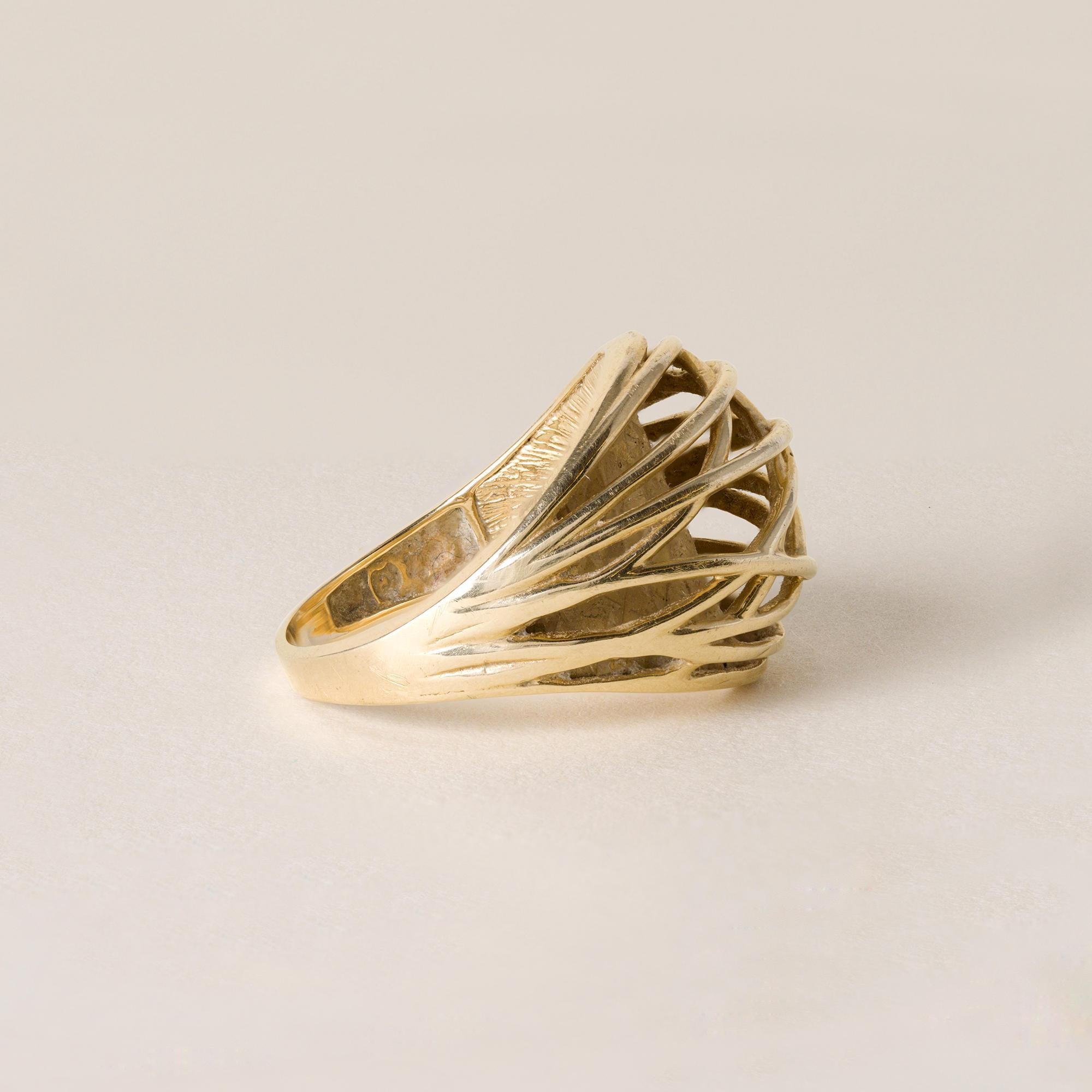 Donna Anello Vintage a cupola a trama aperta in oro giallo 14K in vendita