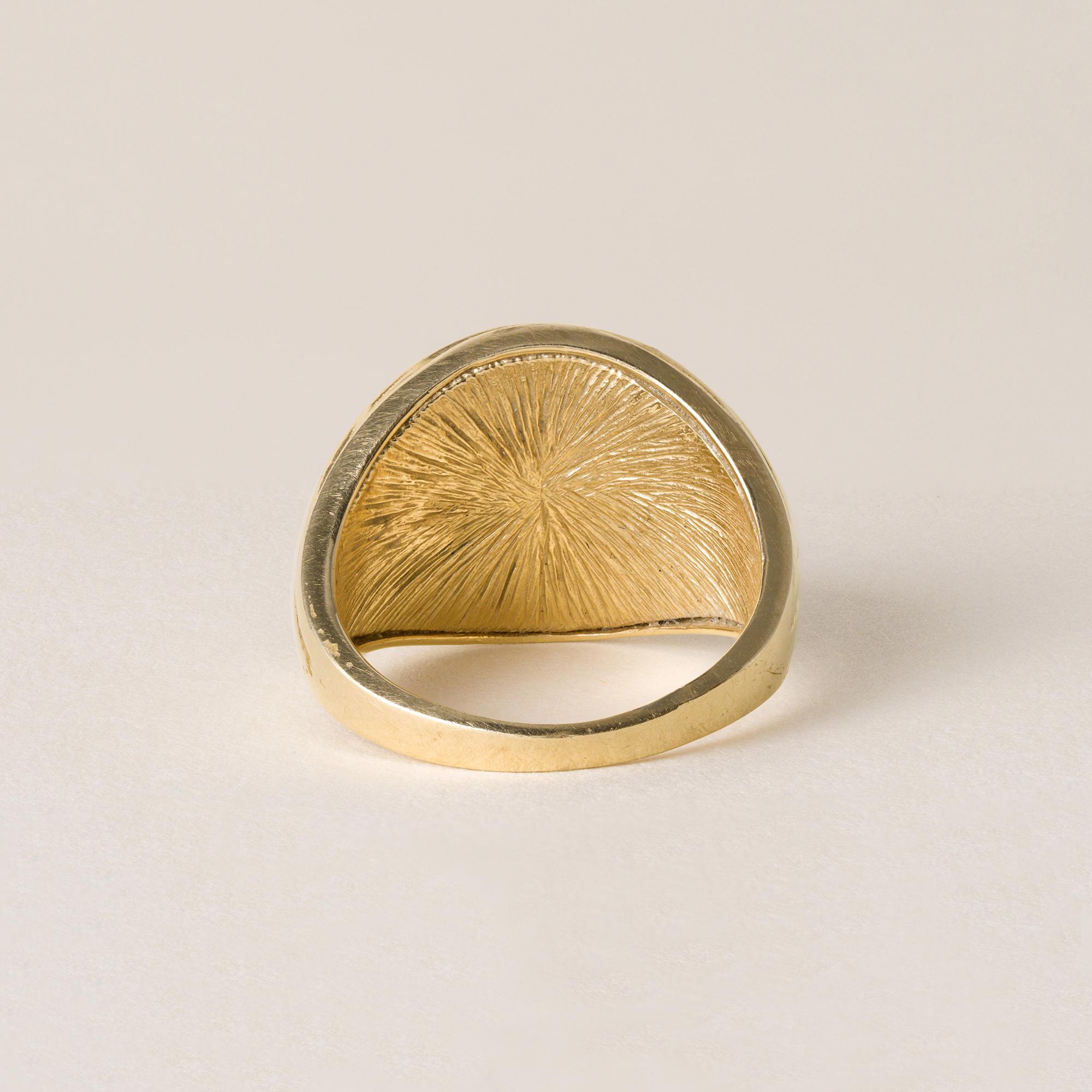 Anello Vintage a cupola a trama aperta in oro giallo 14K in vendita 1