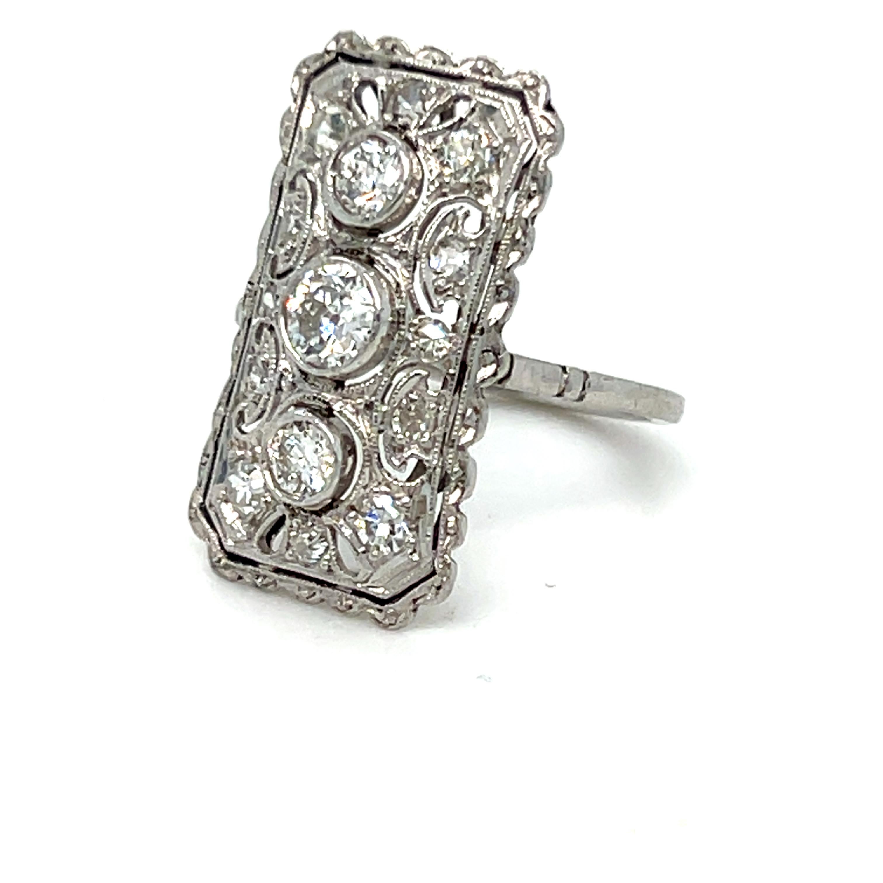 Art déco Bague de fiançailles vintage en platine ajouré avec grappe de diamants - 1,23 carat. en vente