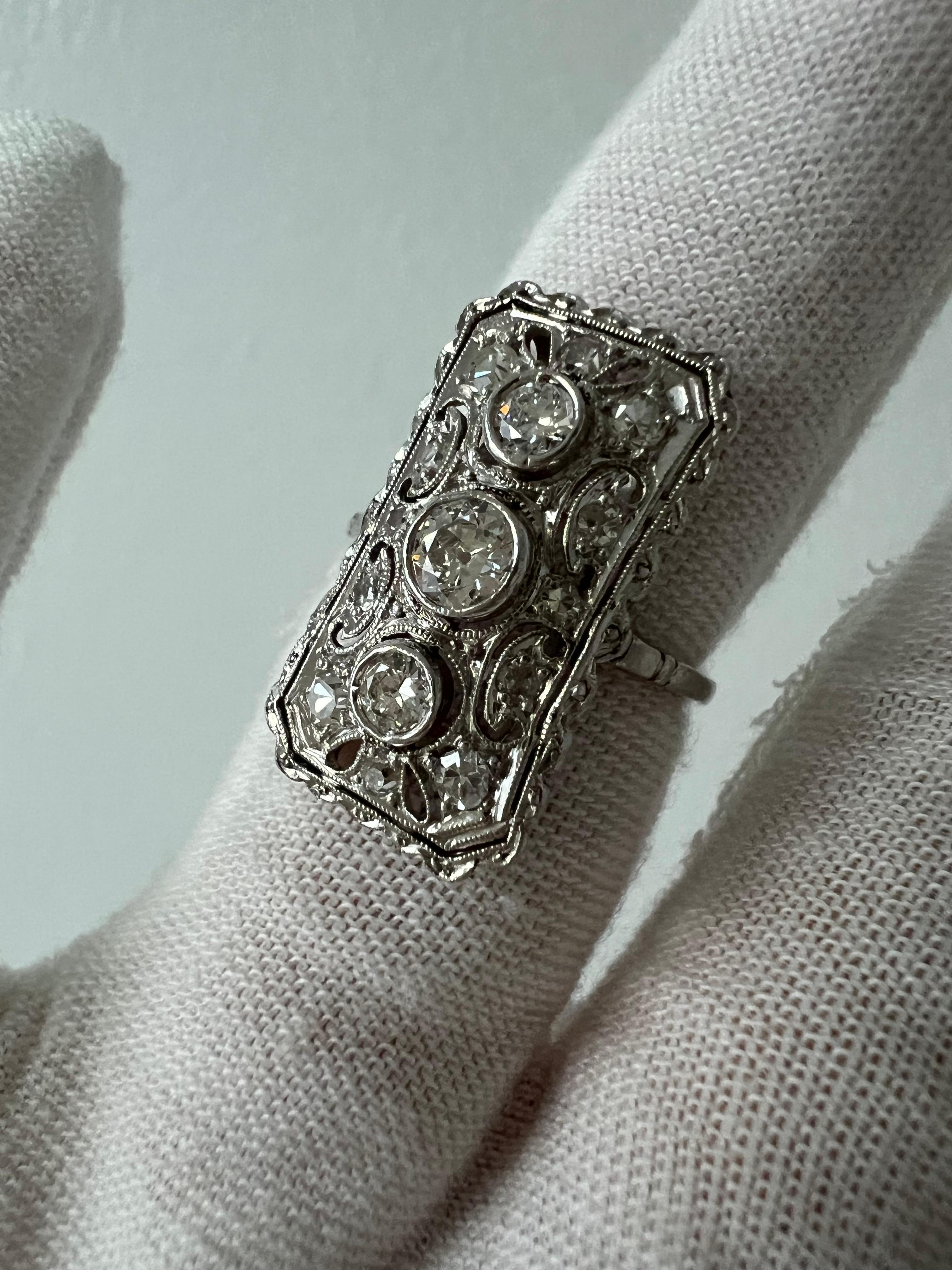 Bague de fiançailles vintage en platine ajouré avec grappe de diamants - 1,23 carat. Bon état - En vente à San Francisco, CA