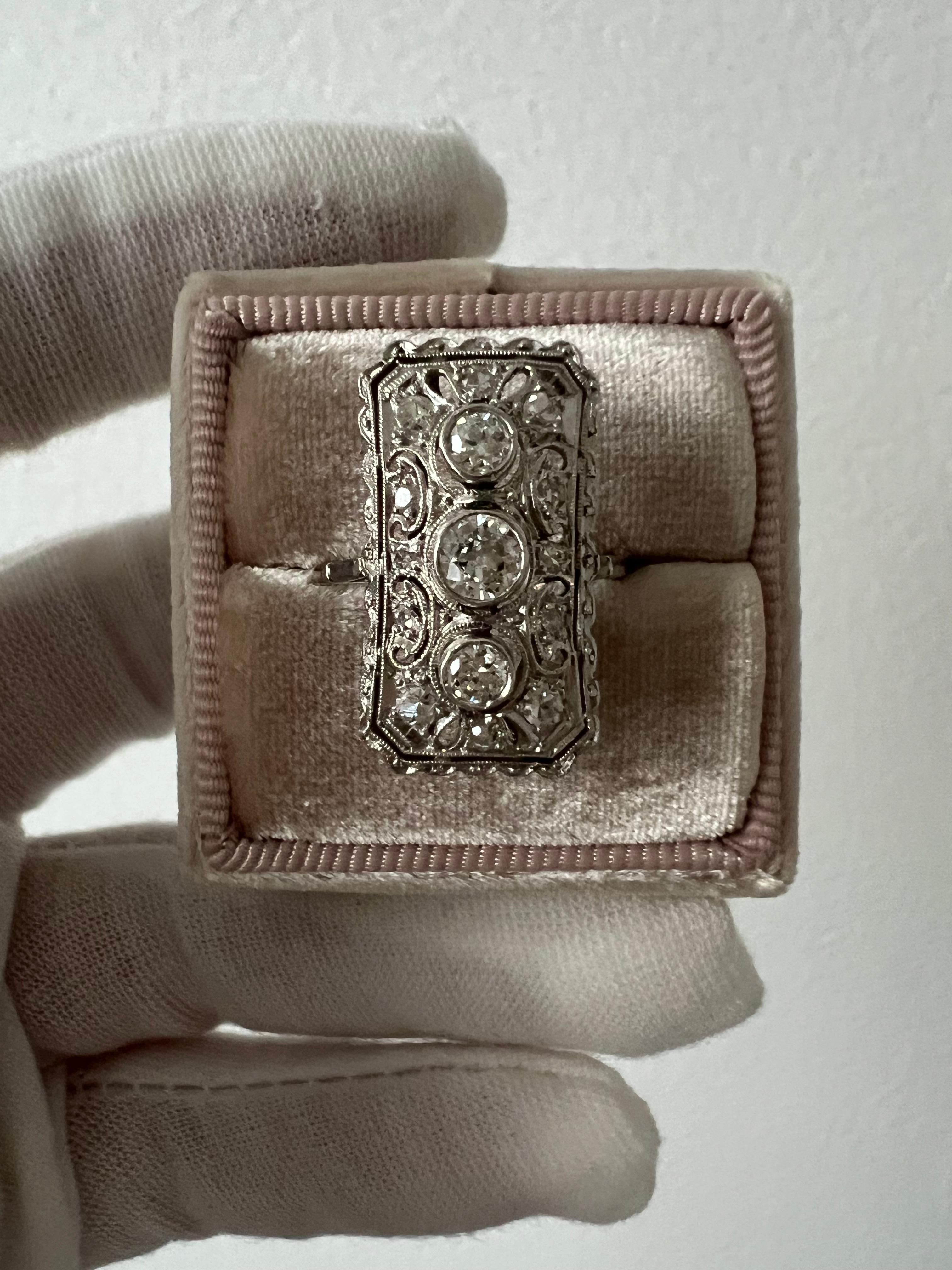 Bague de fiançailles vintage en platine ajouré avec grappe de diamants - 1,23 carat. en vente 1