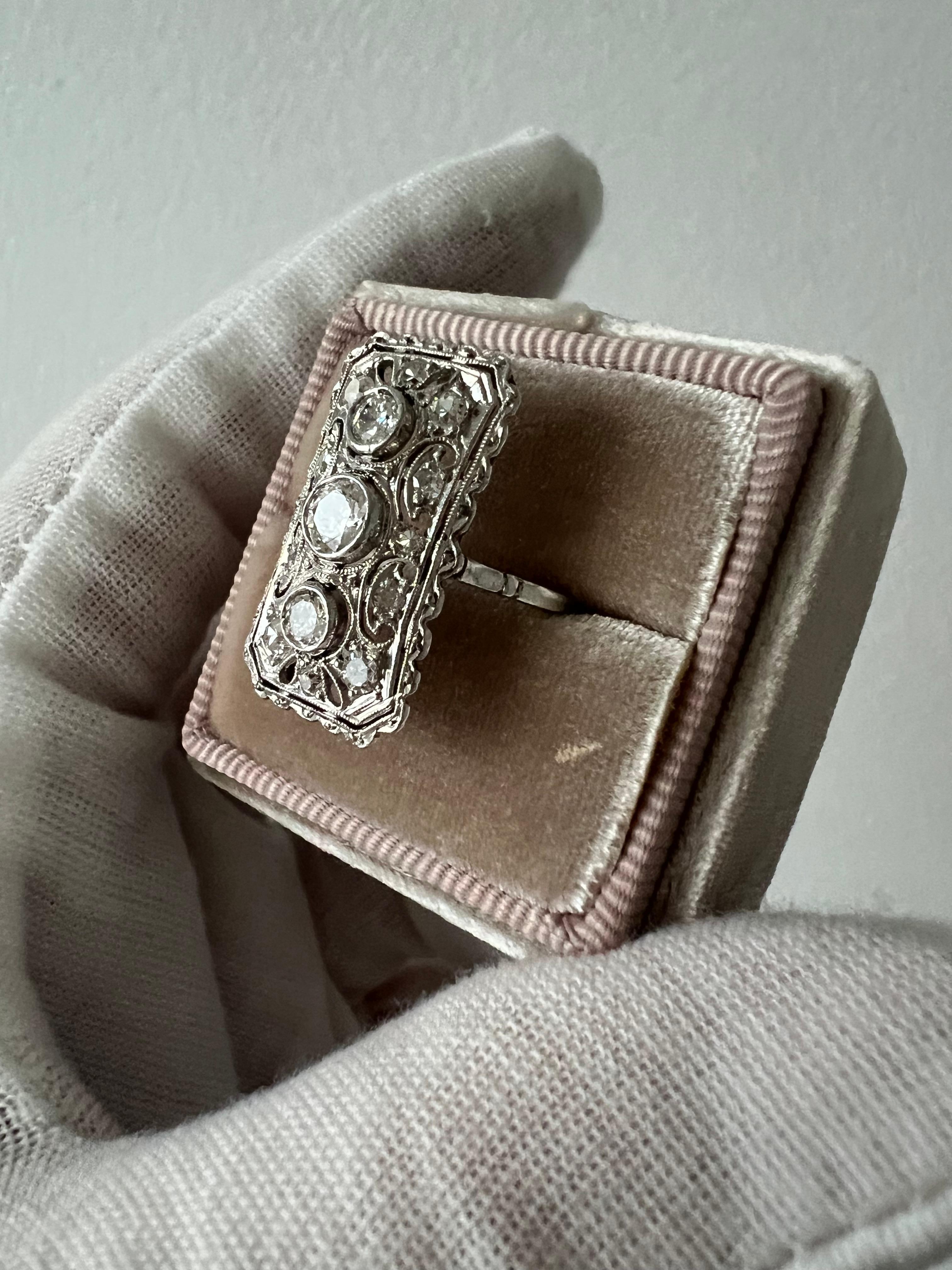 Bague de fiançailles vintage en platine ajouré avec grappe de diamants - 1,23 carat. en vente 2