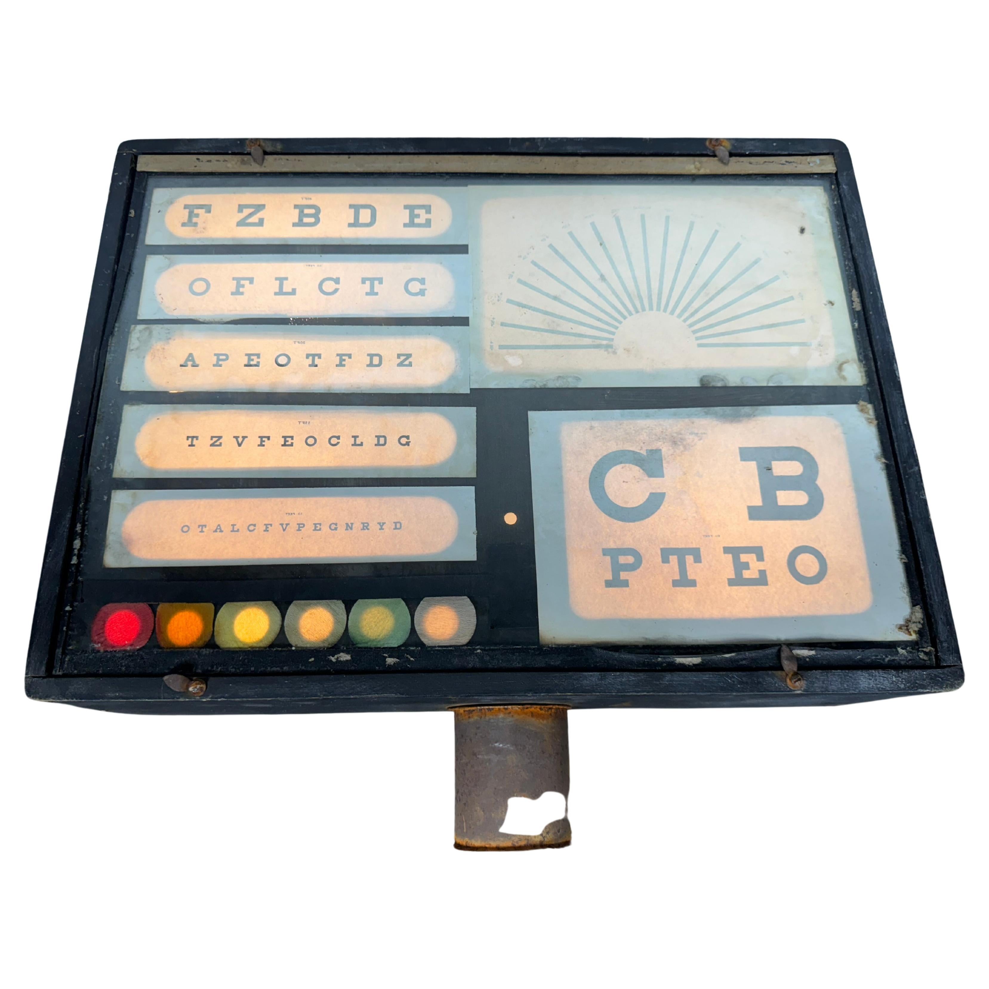 VINTAGE Optometrist Eye Chart Light Box Cabinet, eye exam . Testé et fonctionnant, pourrait nécessiter un recâblage. 