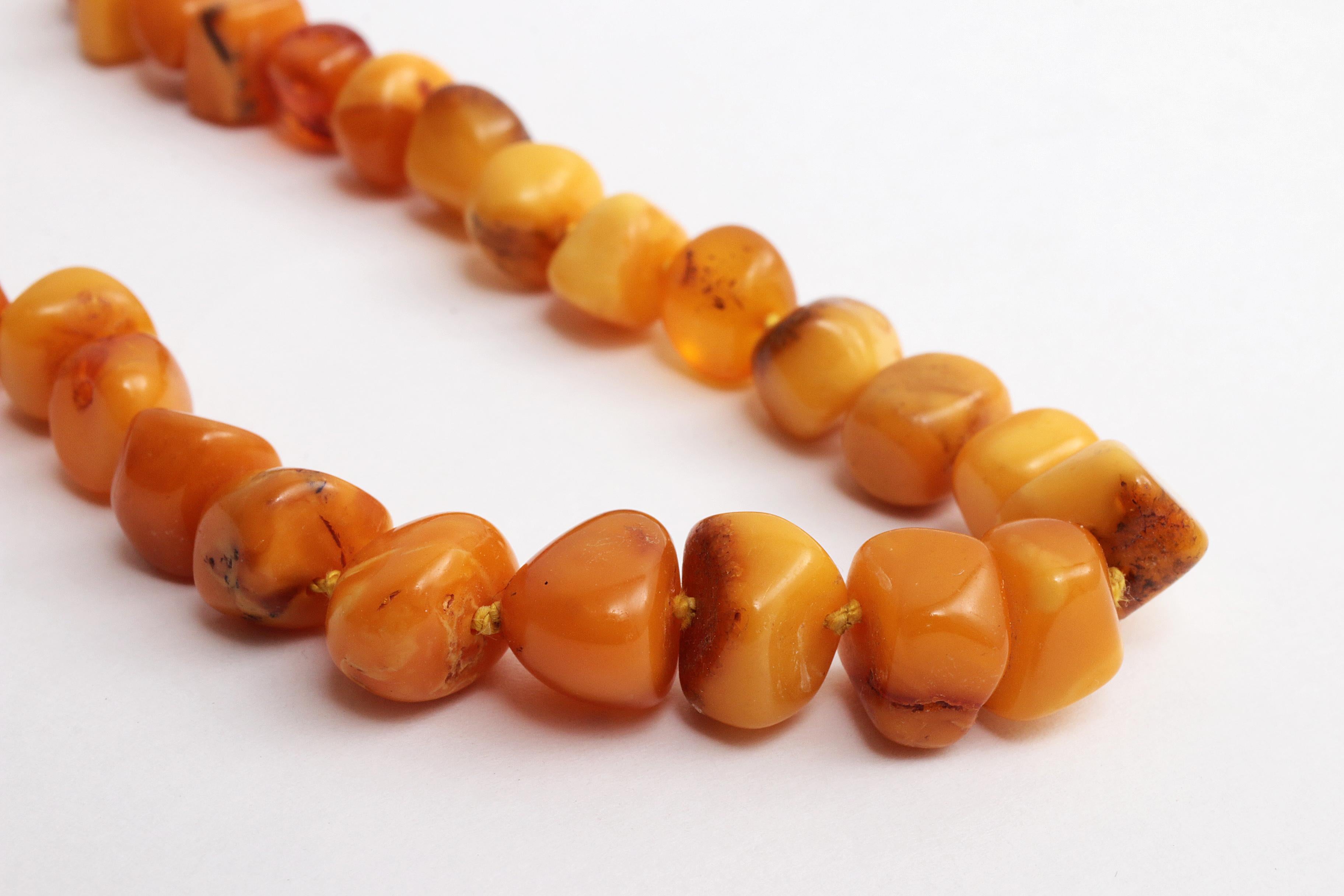 Vintage Orange Amber Beaded Necklace, 1960 In Good Condition For Sale In Oostrum-Venray, NL