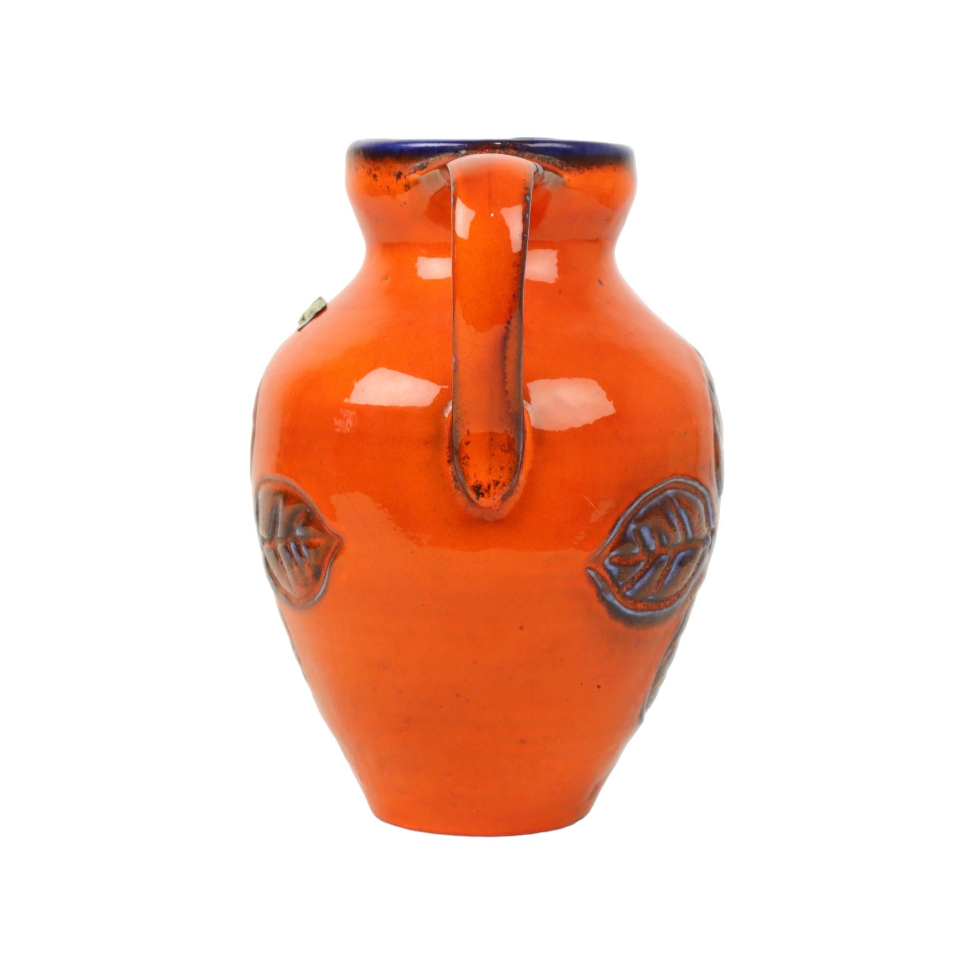 Vaso d'epoca arancione e blu smaltato Germania Ovest Carstens 116-2L in vendita 1
